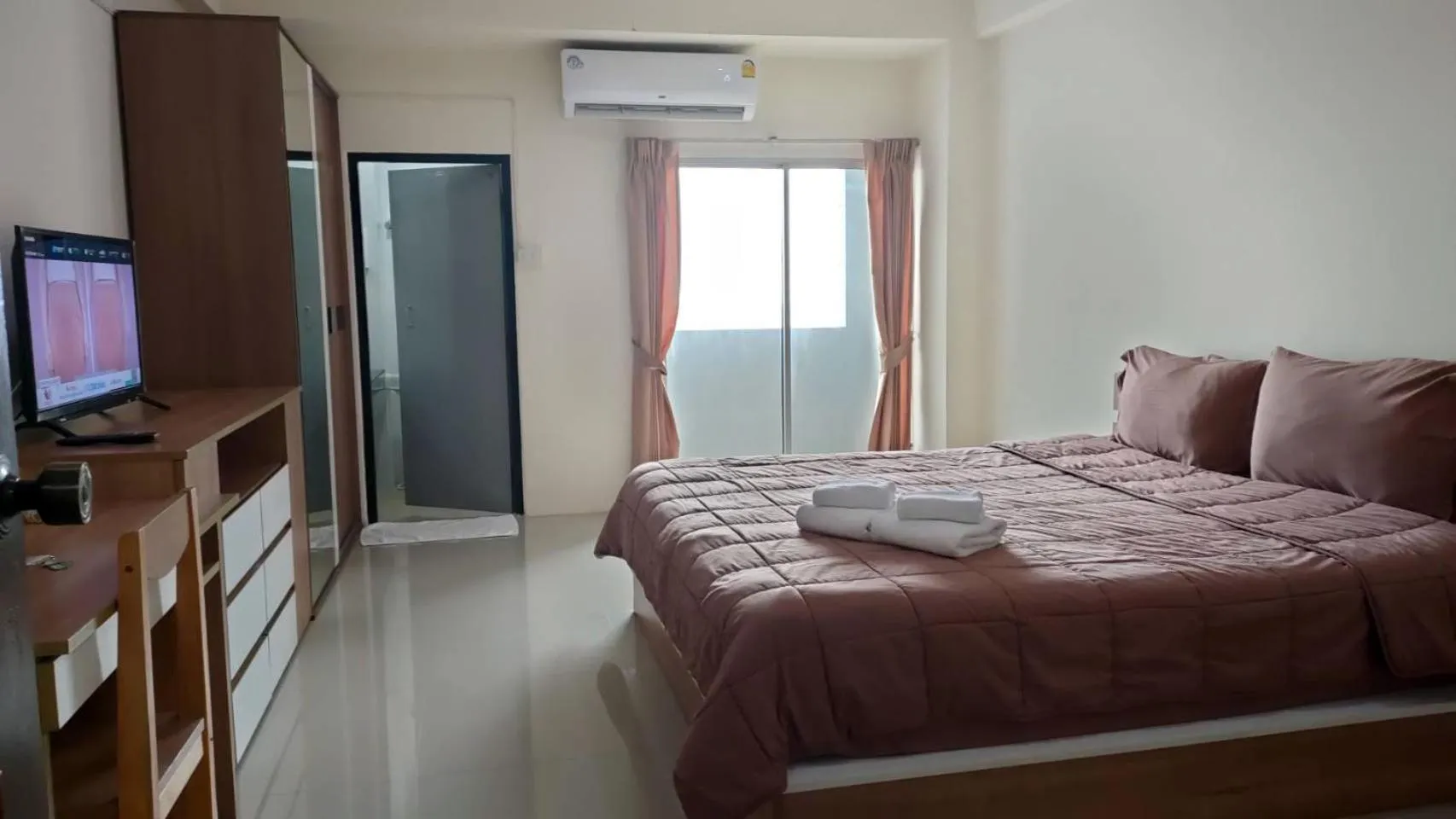 Bed in Komol Residence Bangkok