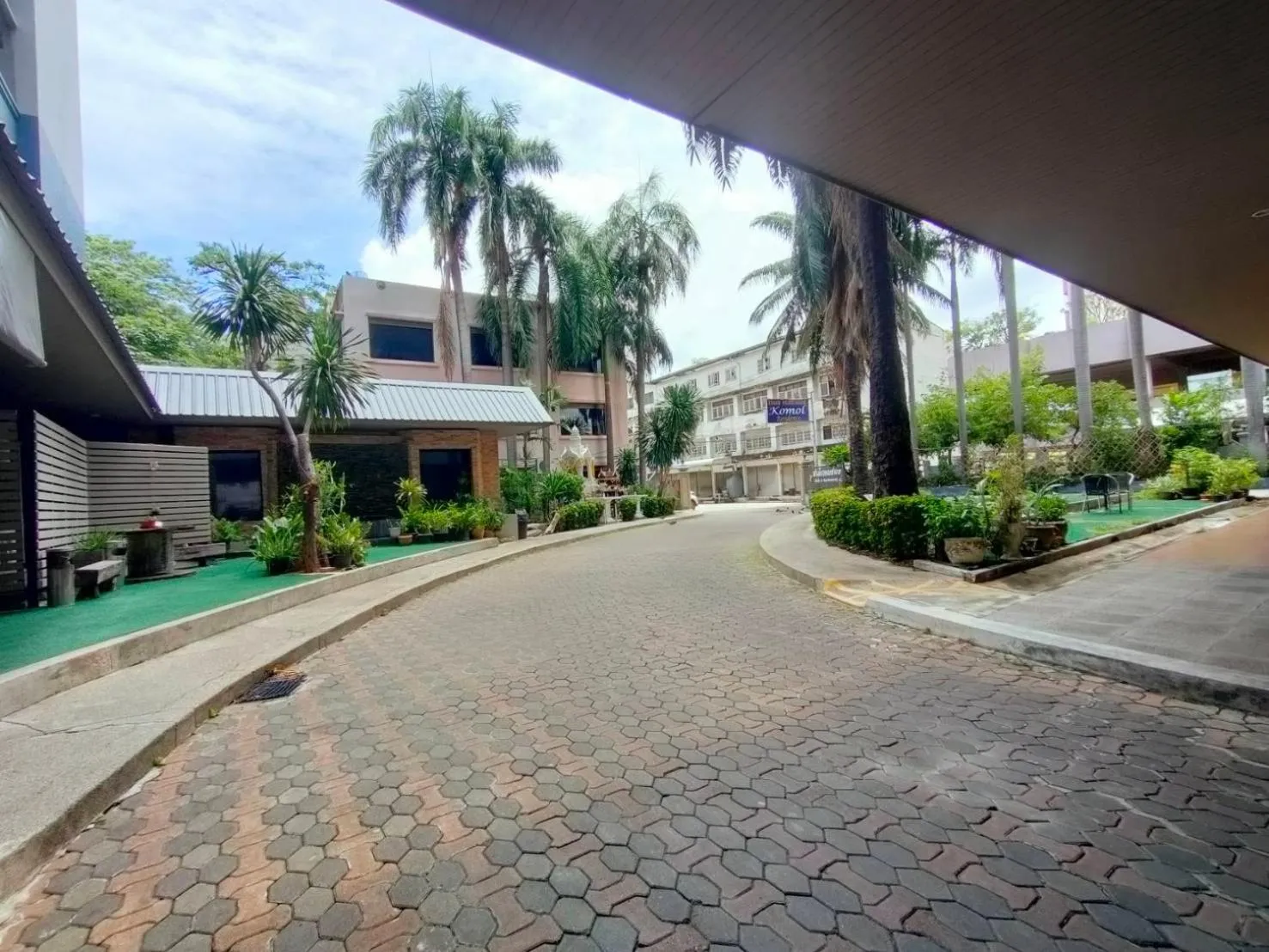 Facade/entrance in Komol Residence Bangkok