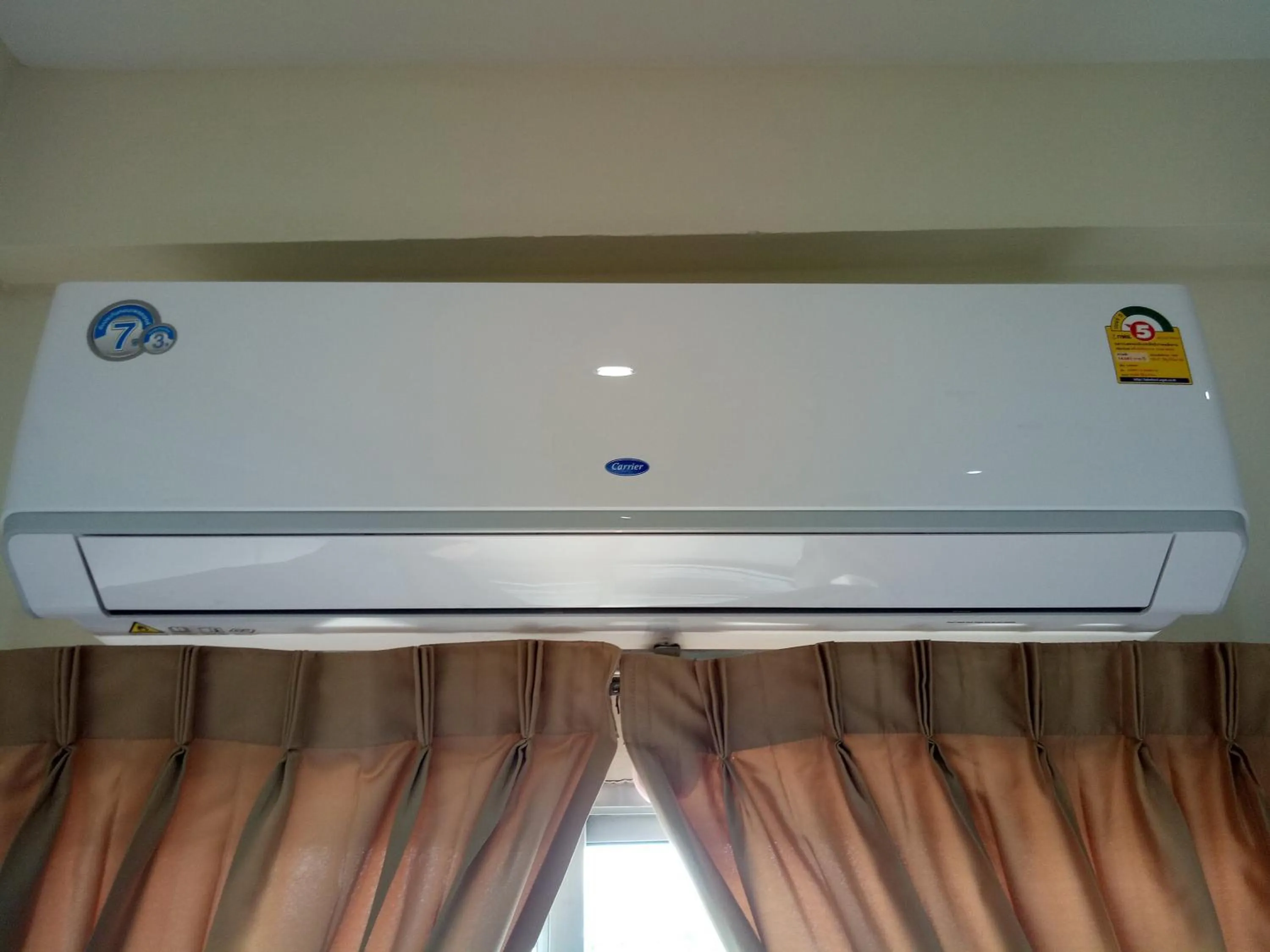 air conditioner in Komol Residence Bangkok