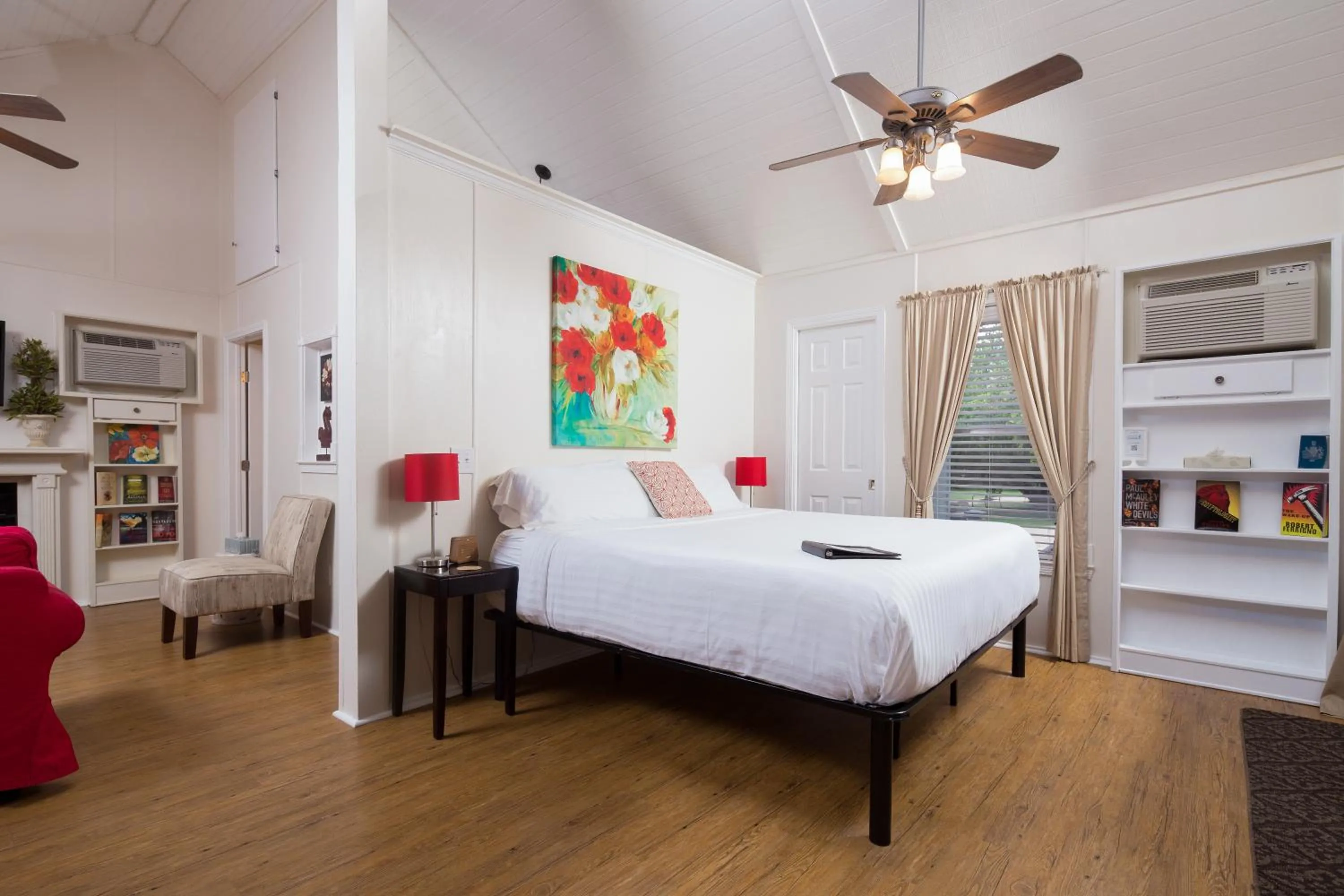 Photo of the whole room in Cypress Creek Cottages