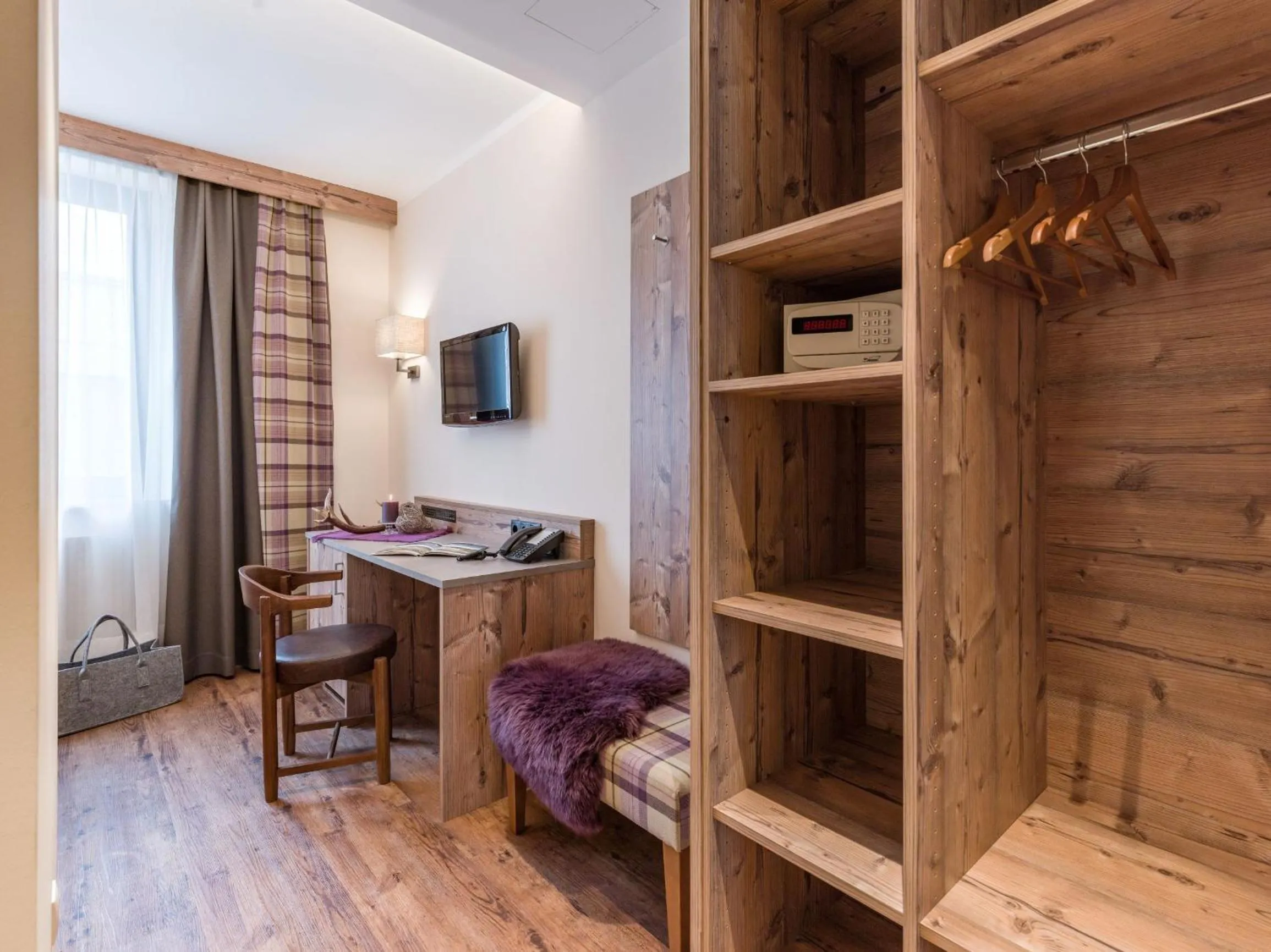 Photo of the whole room, Bed in Hotel Andreas Hofer