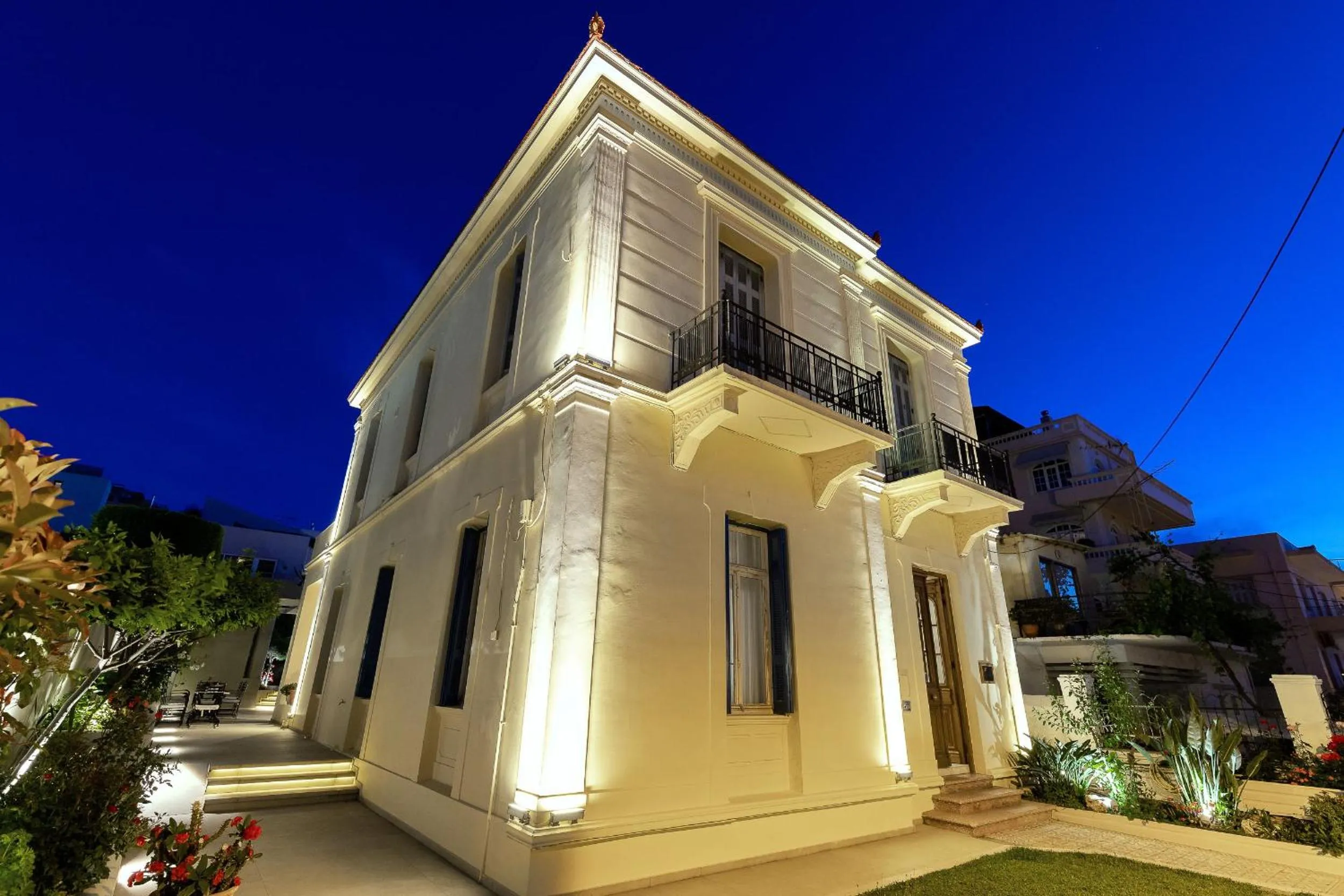 Property building in Creta Elena