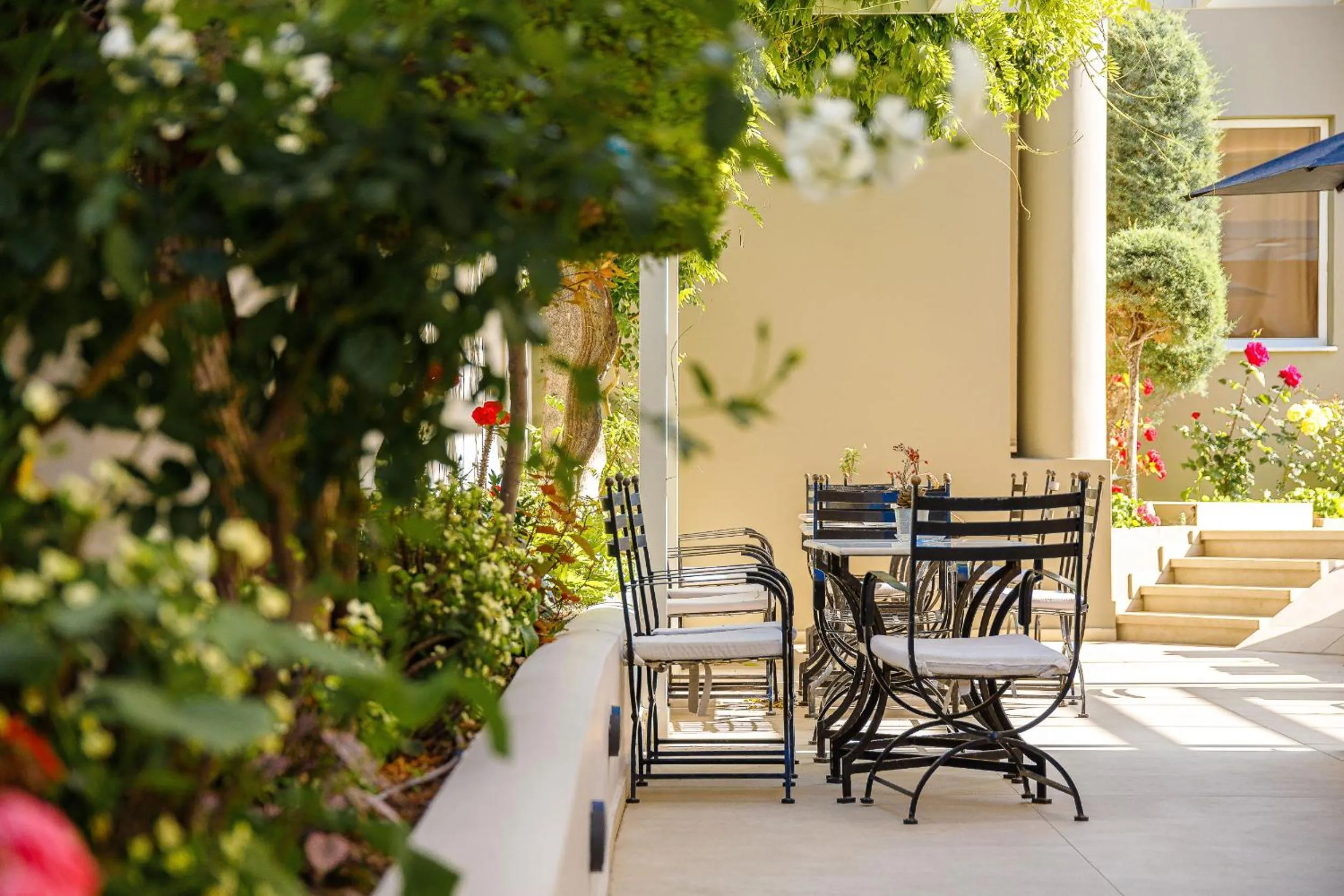 Property building in Creta Elena