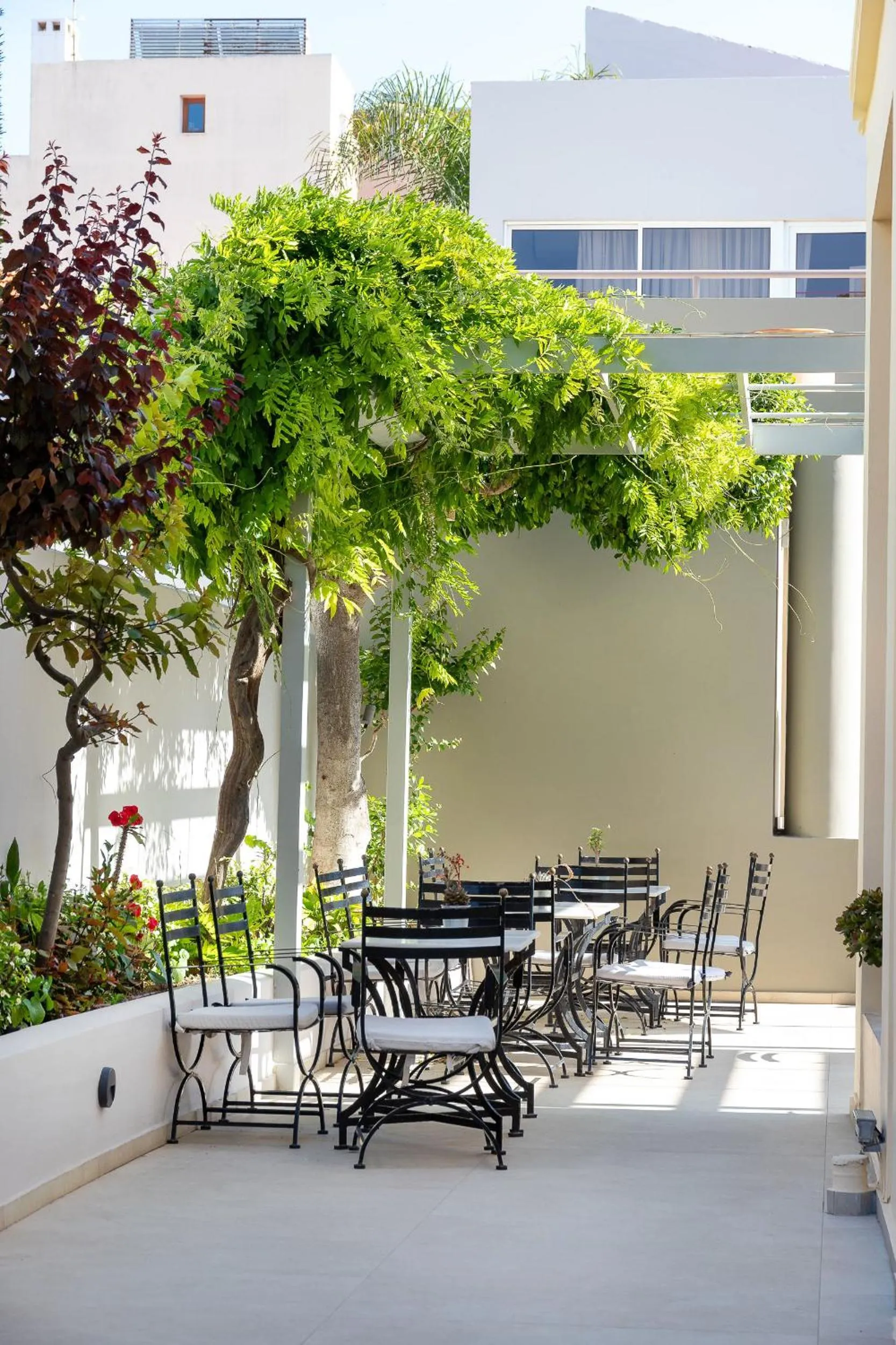 Property building in Creta Elena