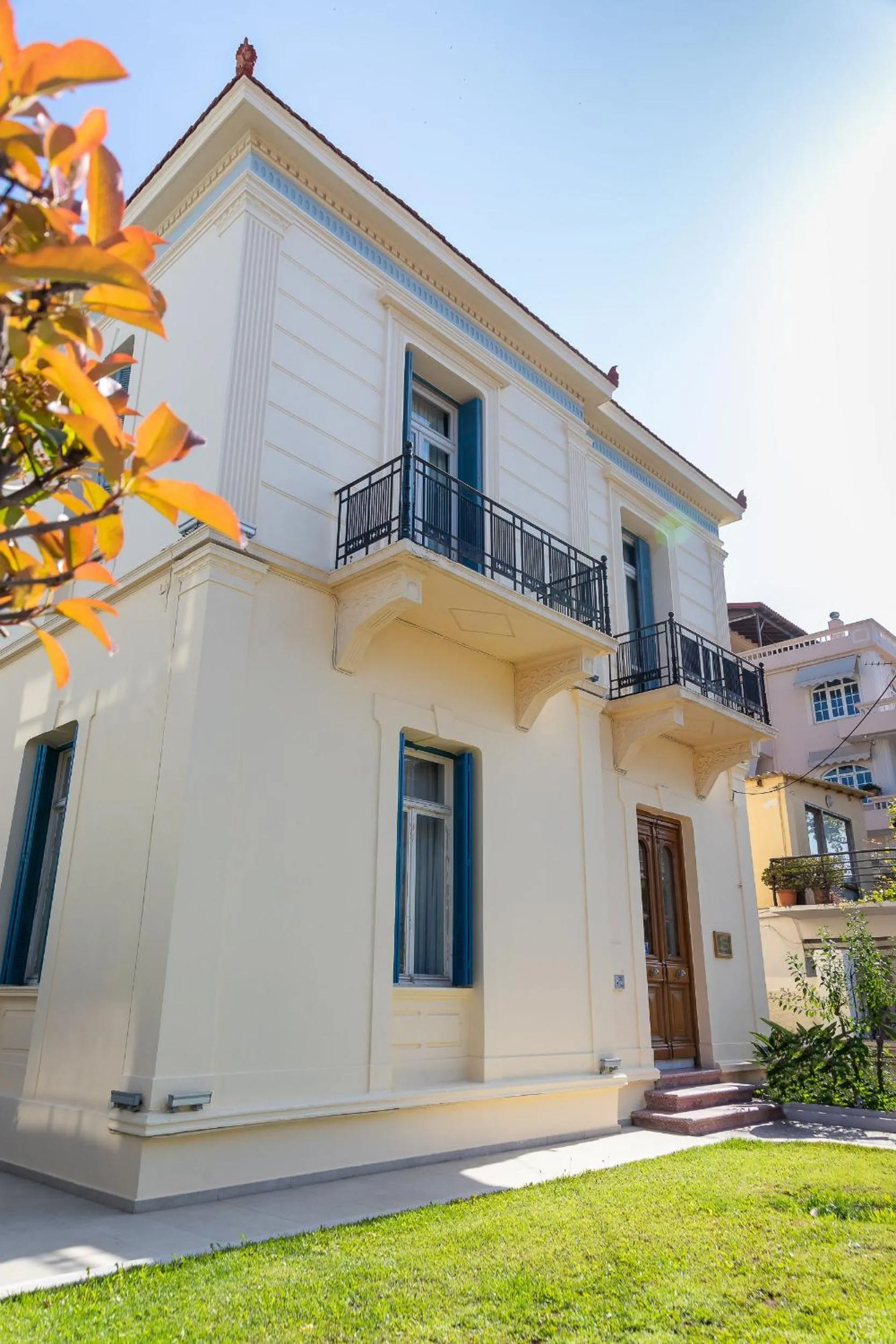 Property building in Creta Elena