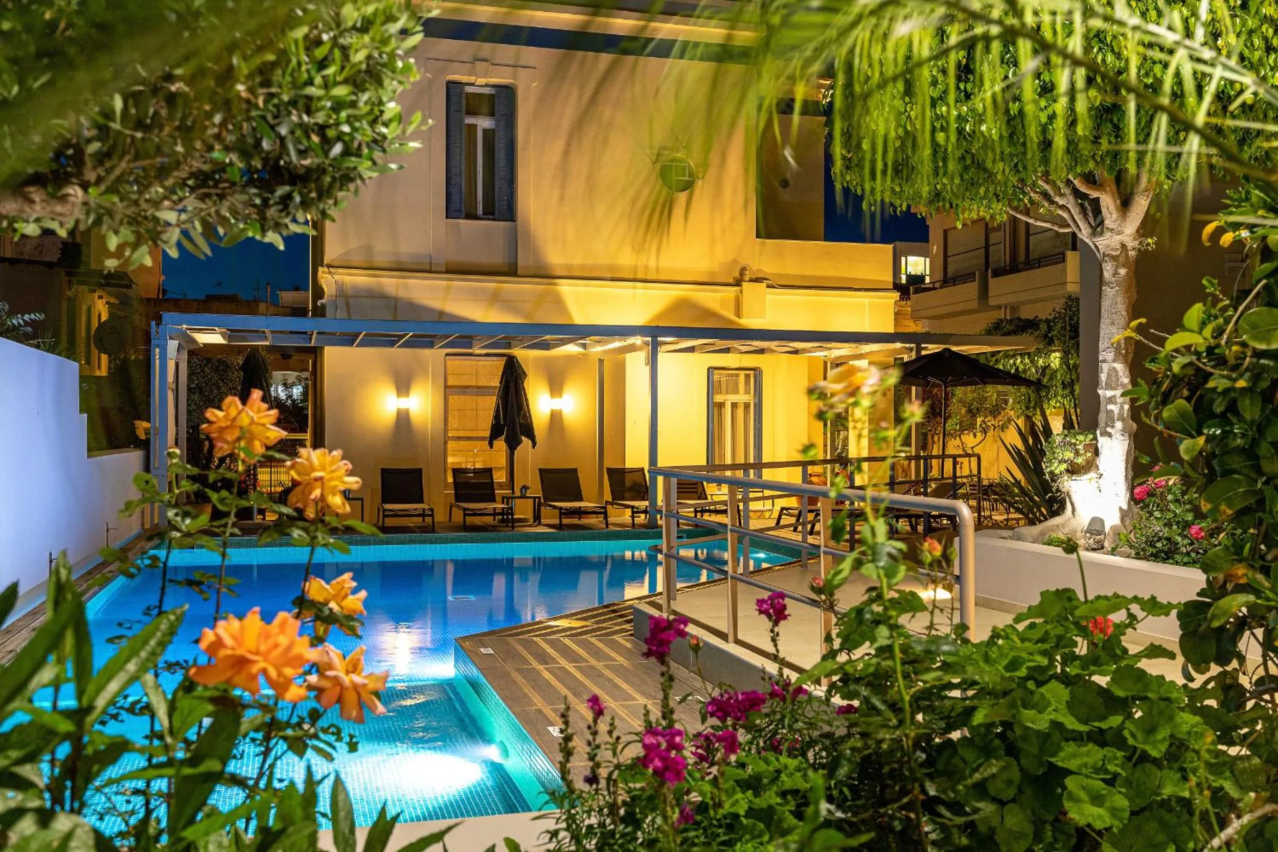 Swimming pool in Creta Elena