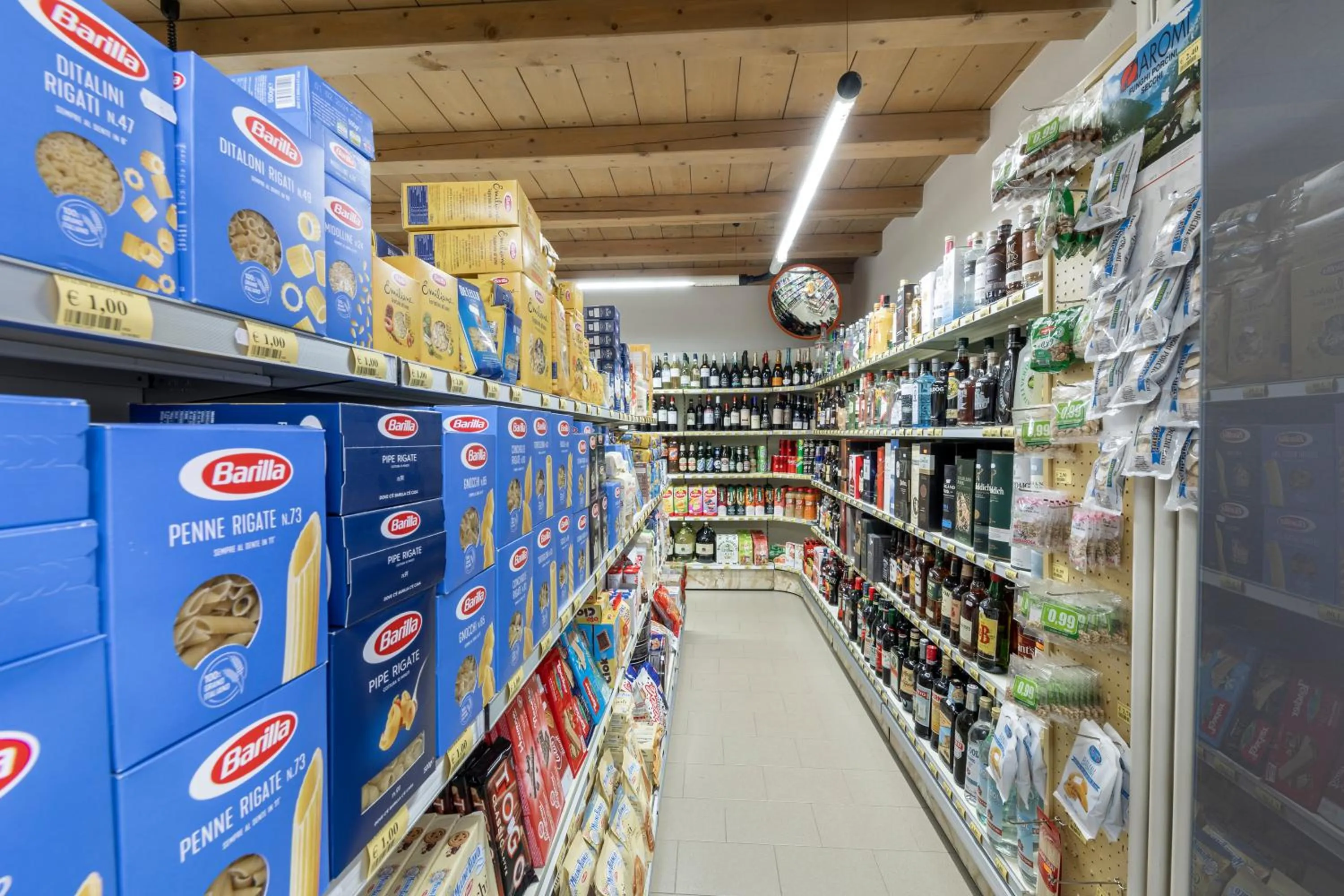 On-site shops in Hotel San Rocco