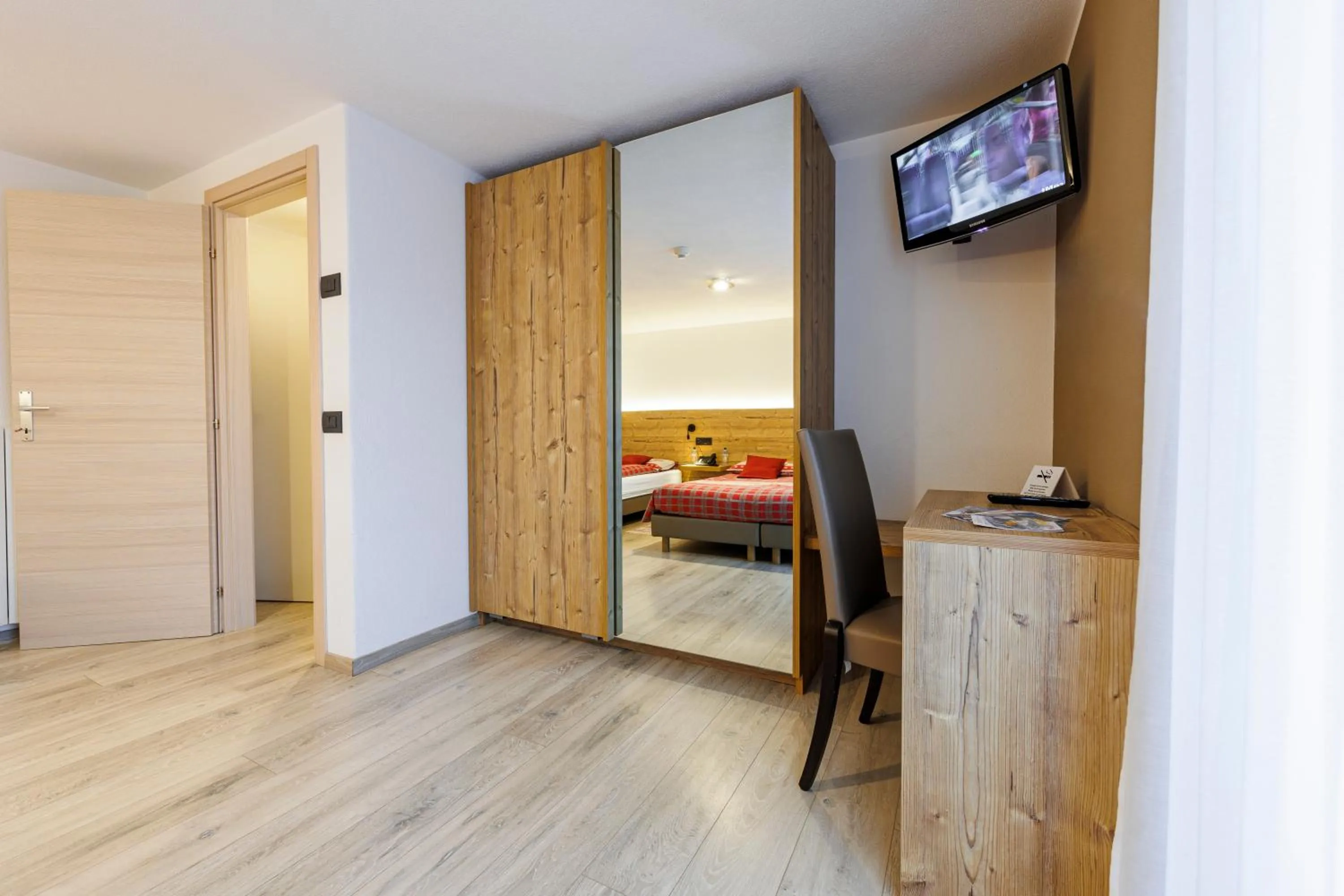 TV and multimedia, Bed in Hotel San Rocco