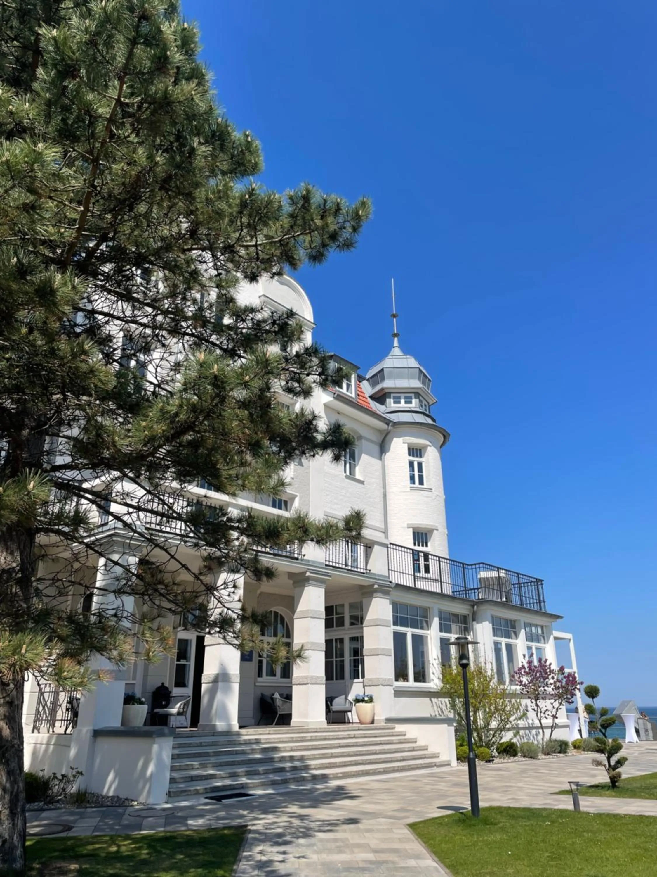 Property building in meergut HOTELS