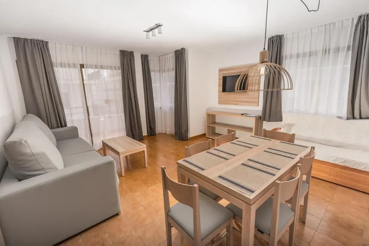 Three-Bedroom Apartment (6-7 Adults) in Apartments Niko Three-Bedroom Apartment (6-7 Adults) in Apartments Niko