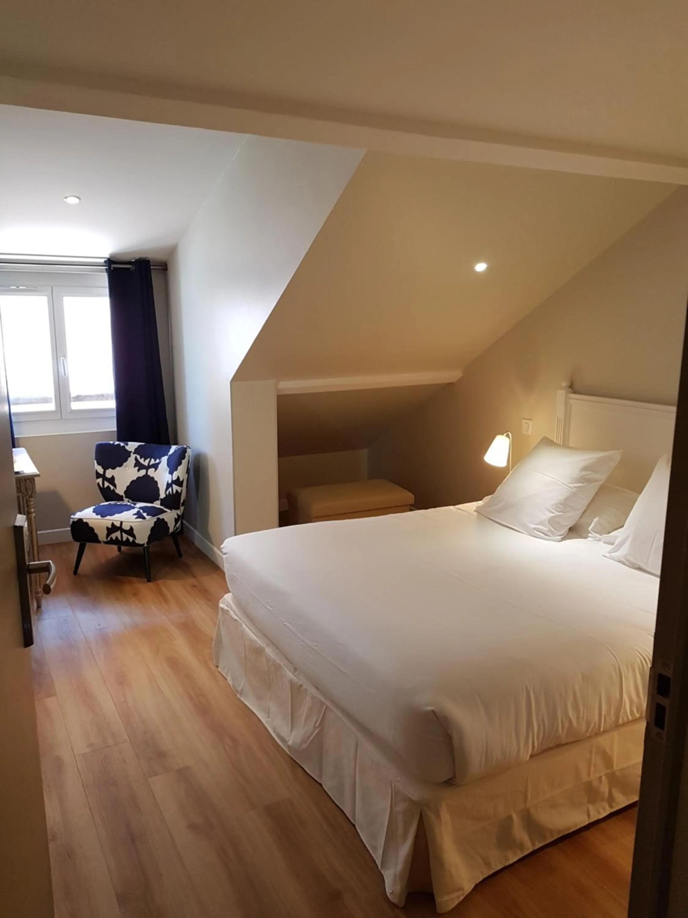 City view, Bed in Hôtel Au Bon Coin