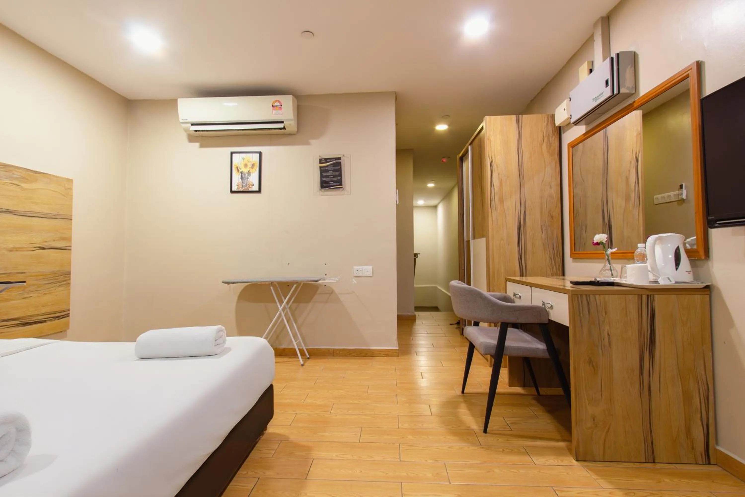 Photo of the whole room, Bed in Bangi Perdana Hotel