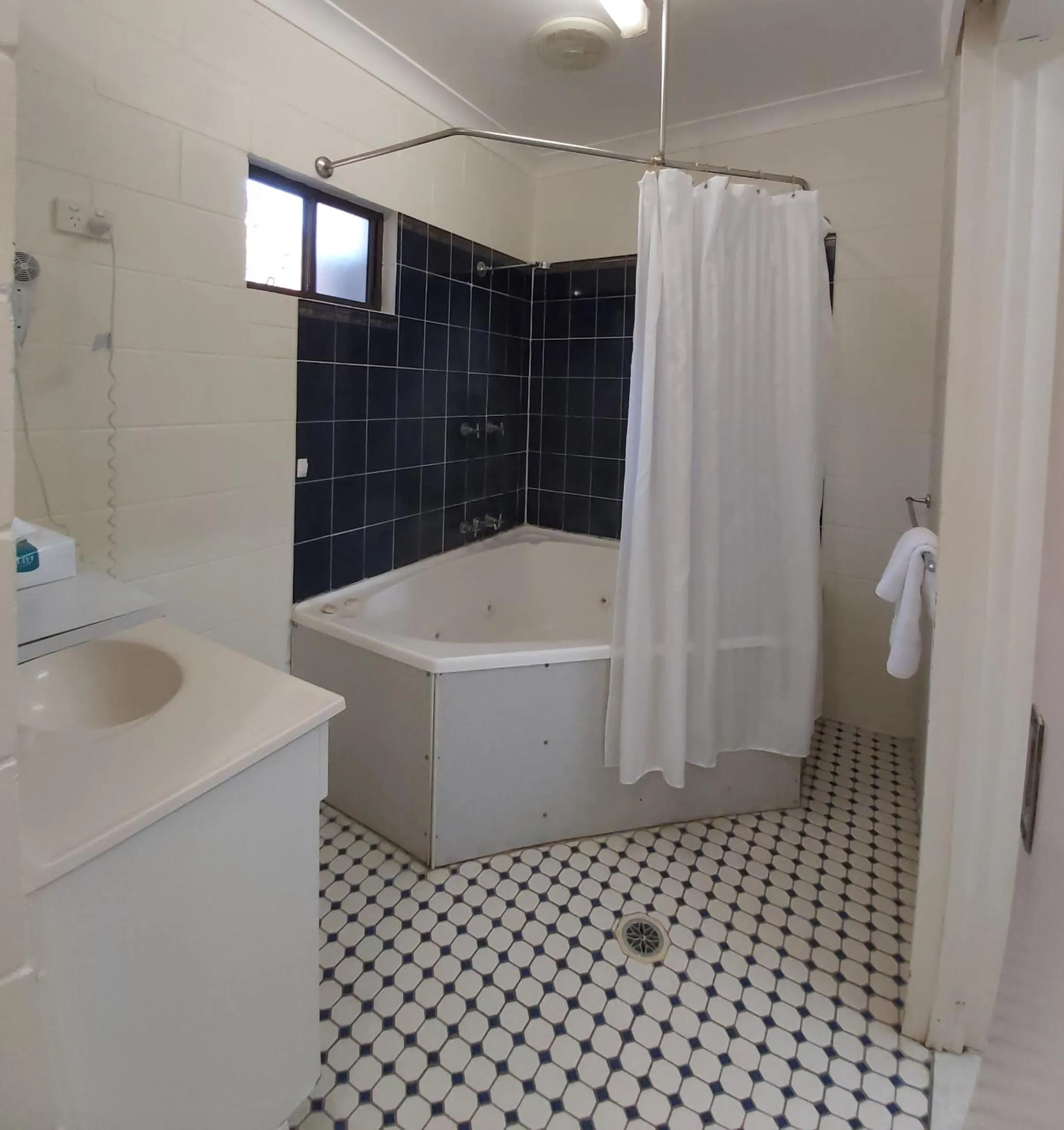 Bathroom in Motel Ingham