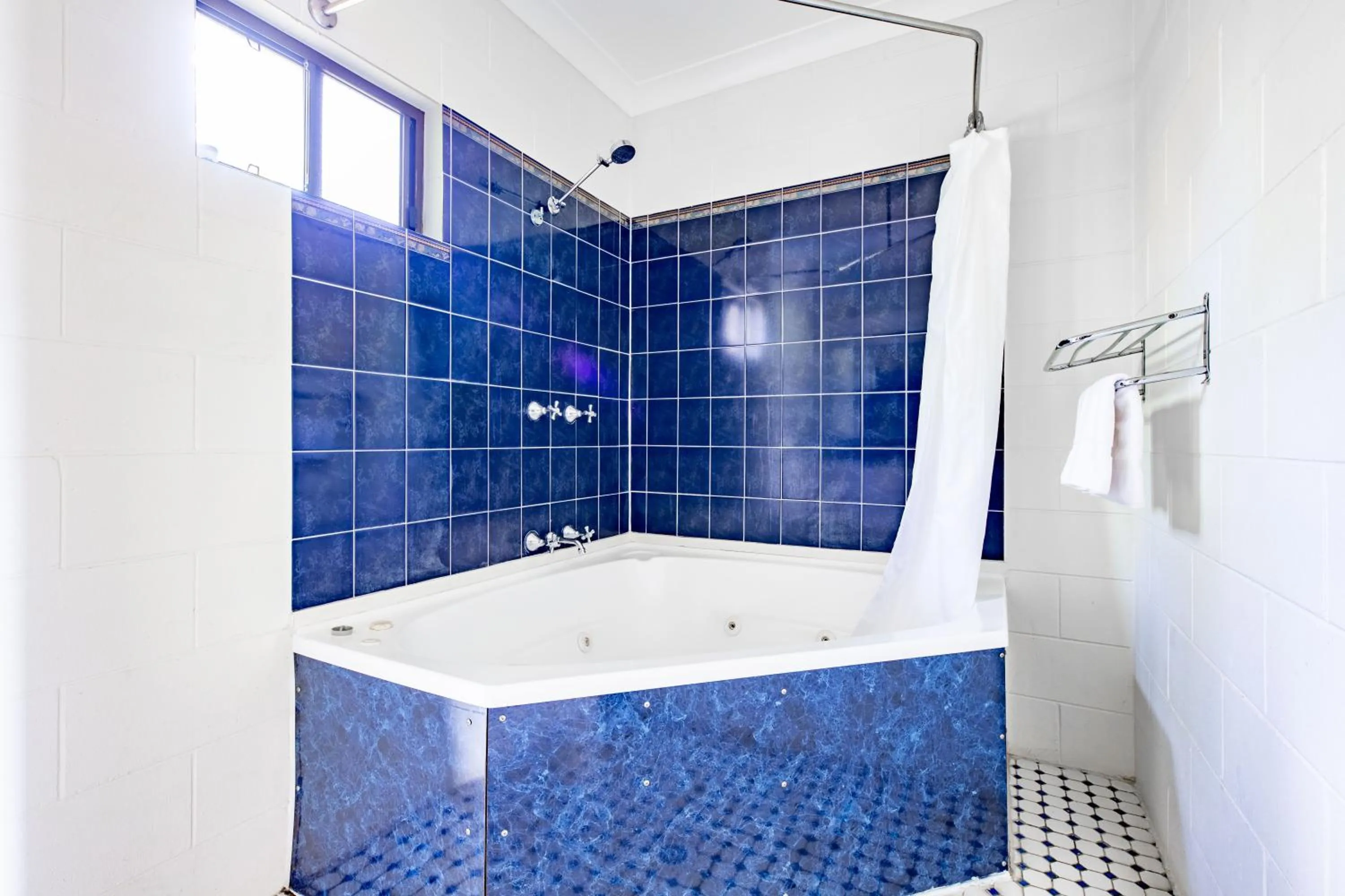 Bathroom in Motel Ingham