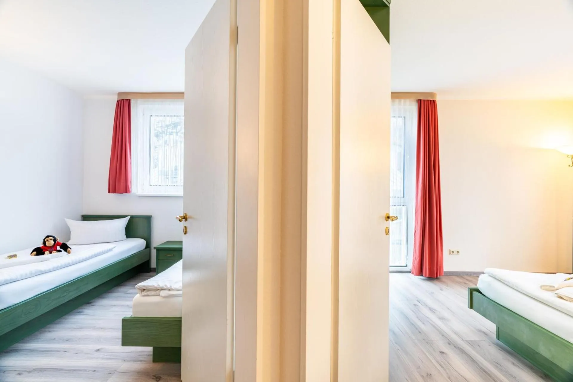 Bedroom, Bed in Aparthotel Tropenhaus Bansin