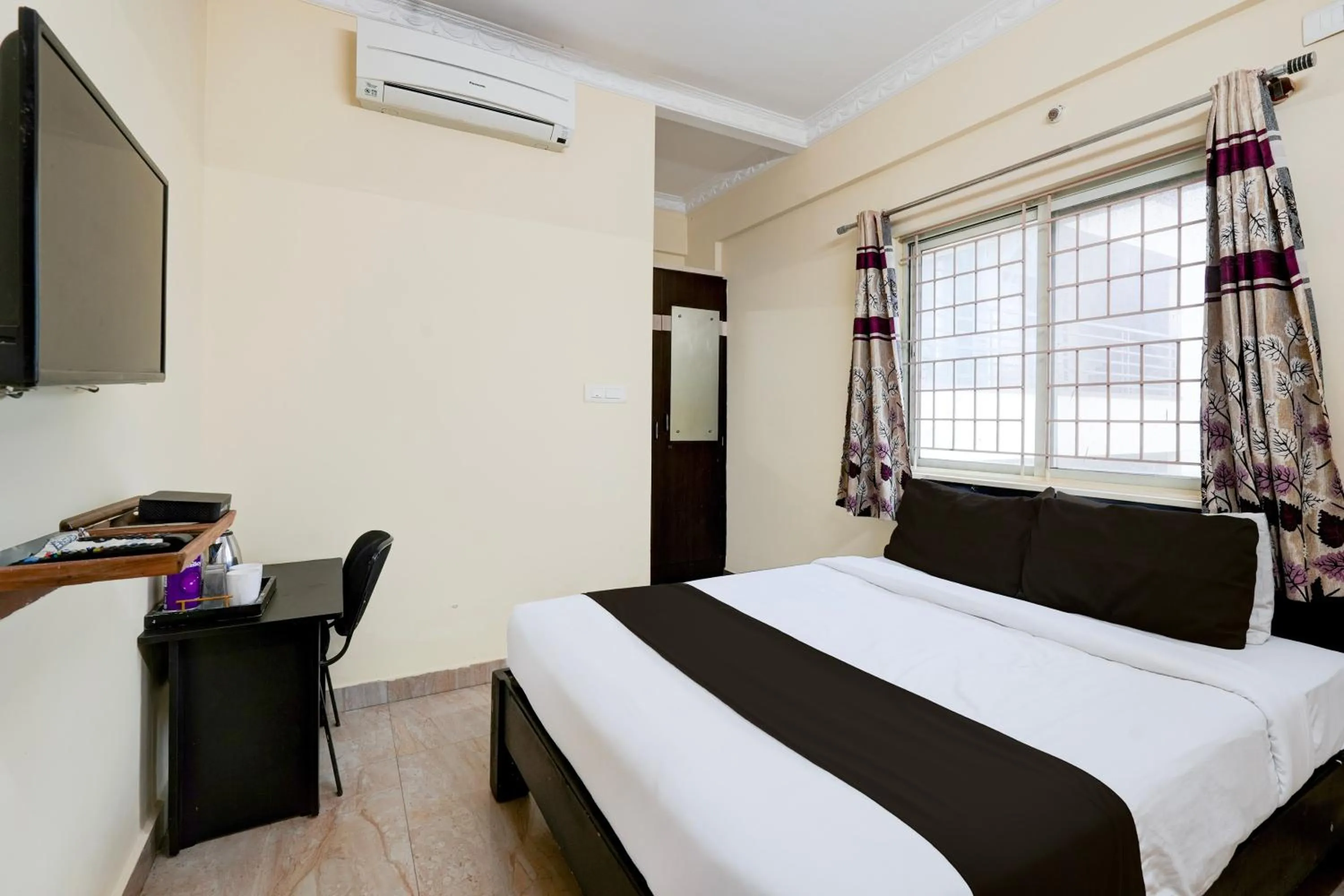 Bedroom in Hotel O Ganakkal Near BGS Hospital Junction formerly Omkar Inn.