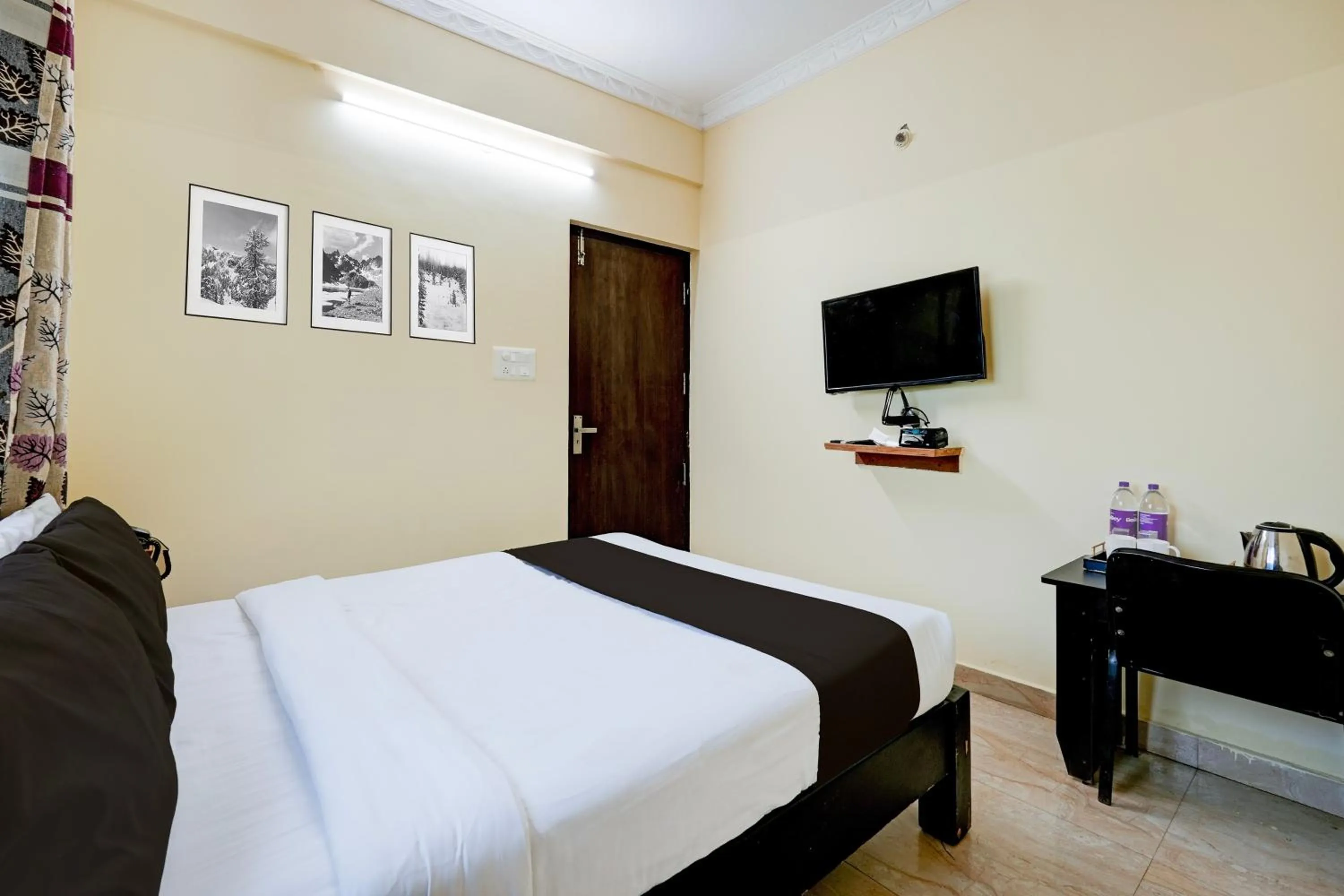 Bedroom in Hotel O Ganakkal Near BGS Hospital Junction formerly Omkar Inn.