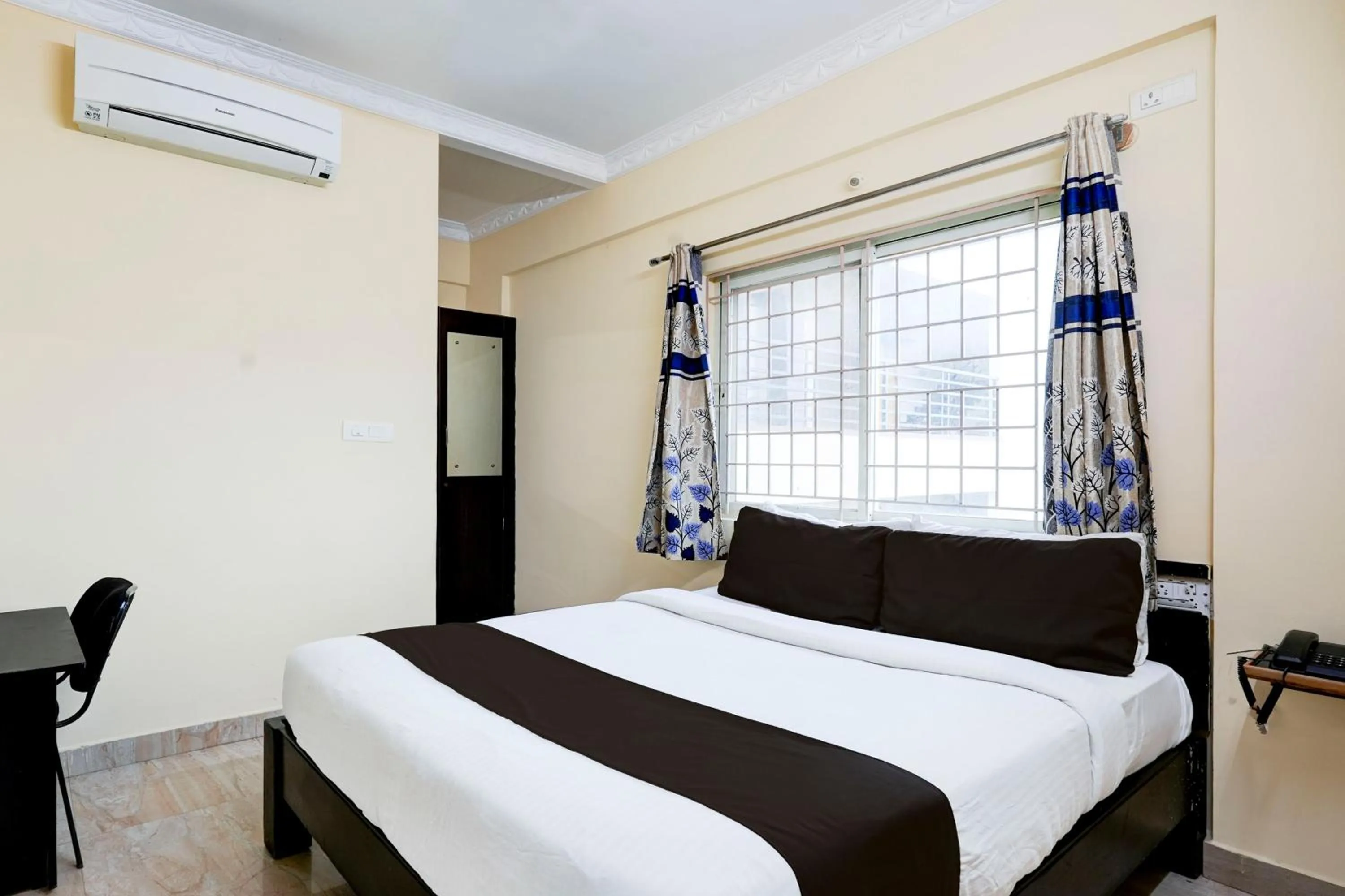 Bedroom in Hotel O Ganakkal Near BGS Hospital Junction formerly Omkar Inn.