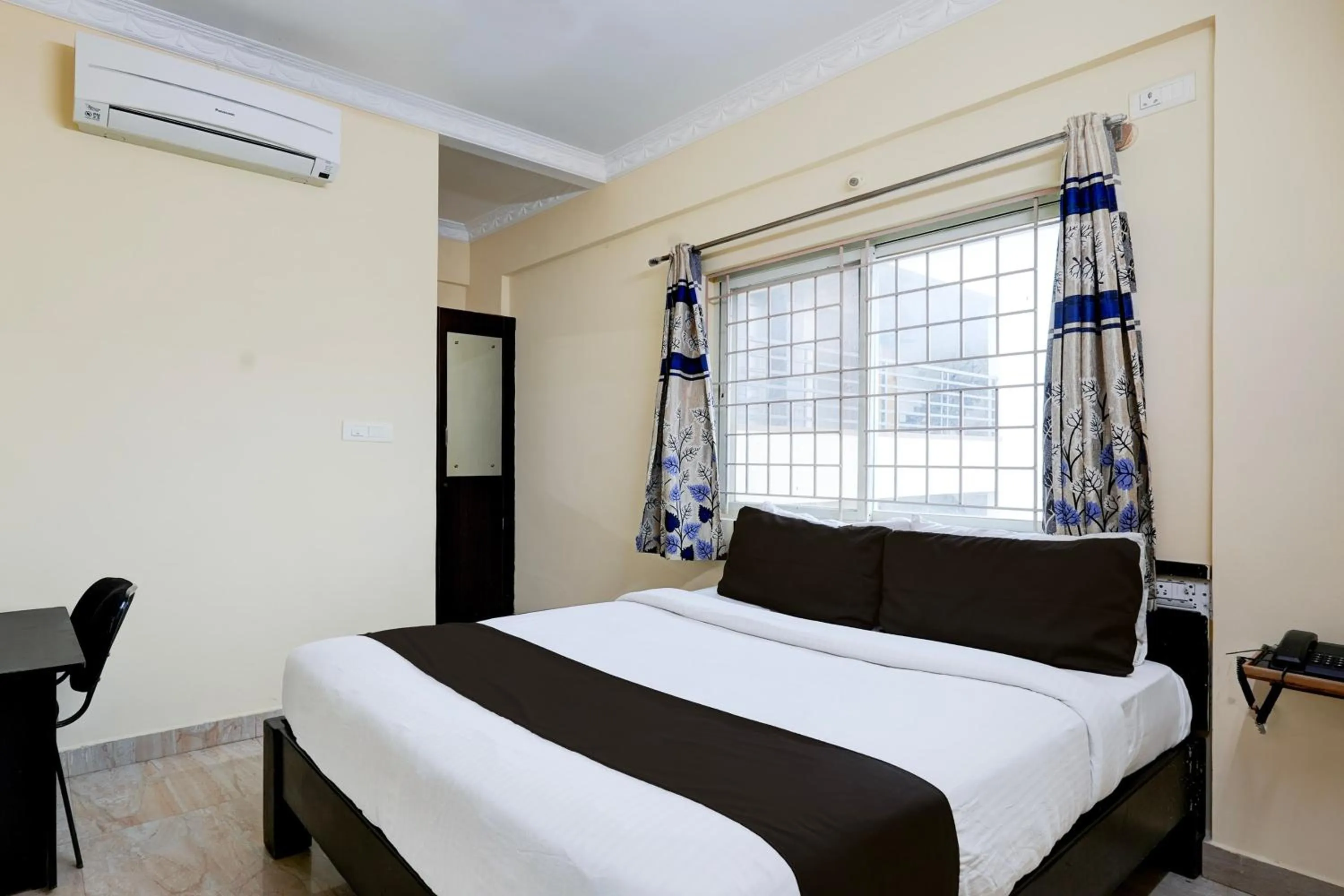 Bedroom in Hotel O Ganakkal Near BGS Hospital Junction formerly Omkar Inn.