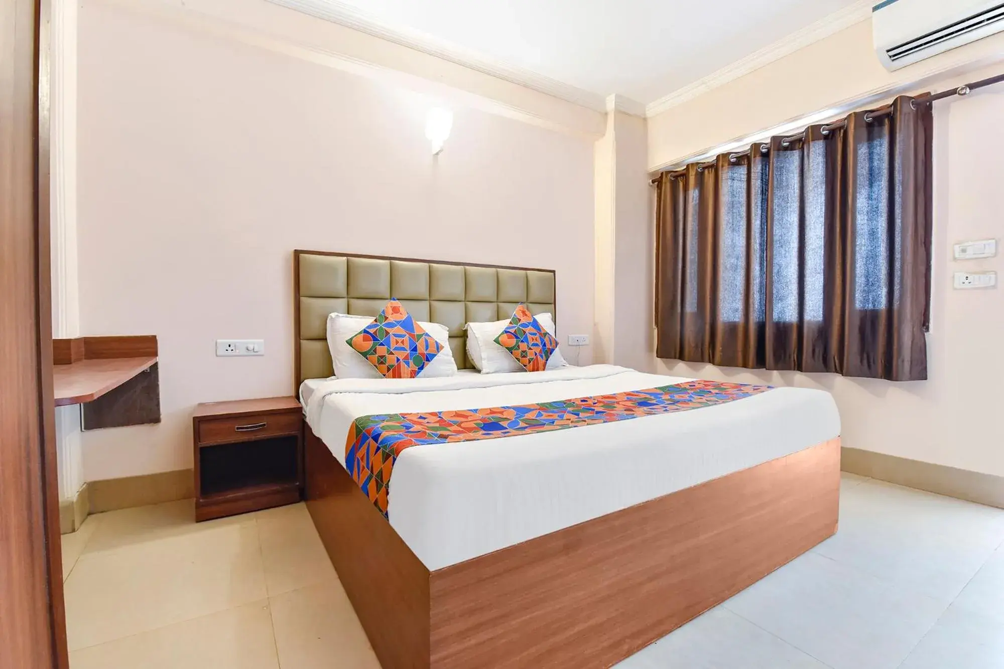 Deluxe Room - single occupancy in FabExpress Central Plaza Deluxe Room - single occupancy in FabExpress Central Plaza