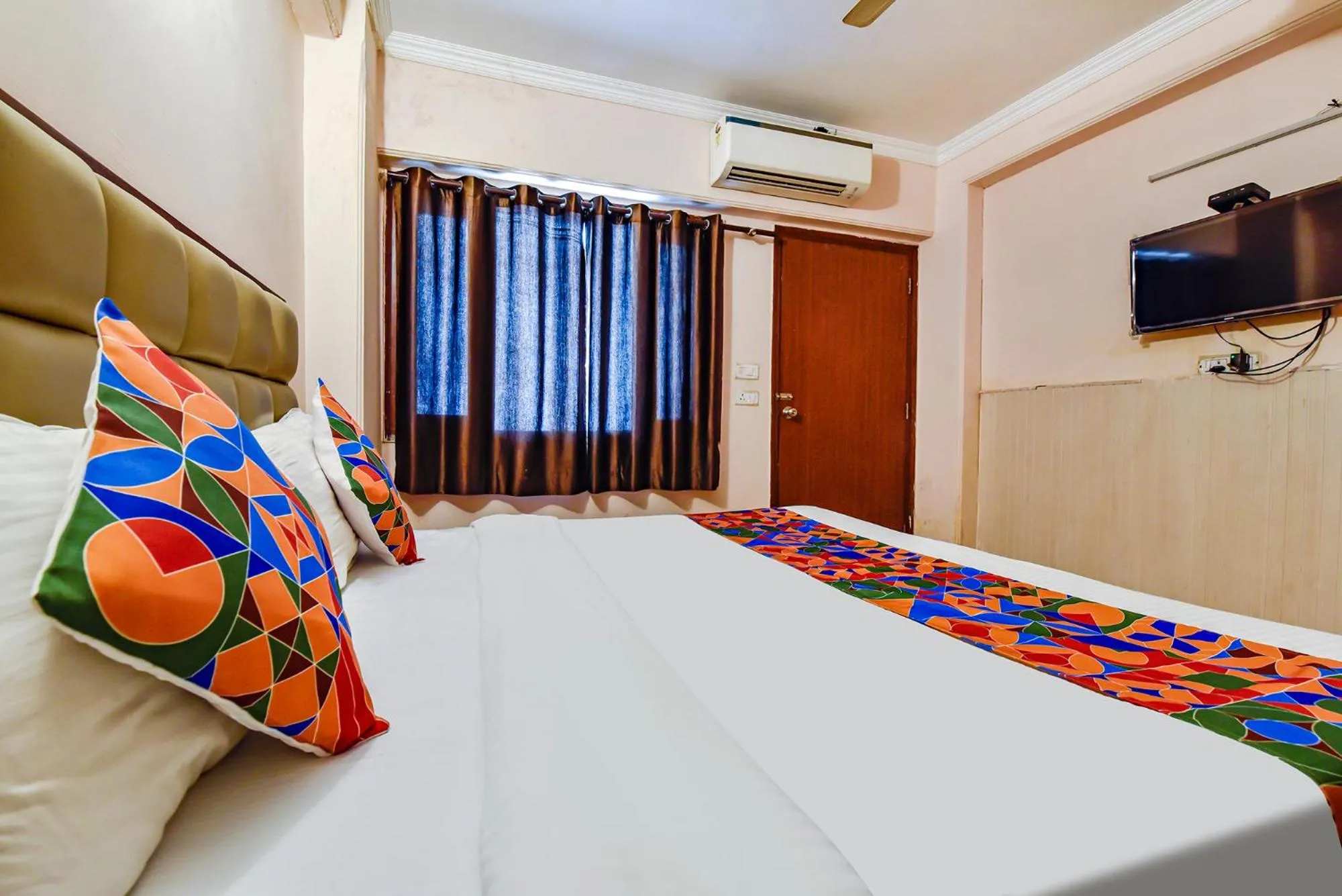 Bed in FabExpress Central Plaza