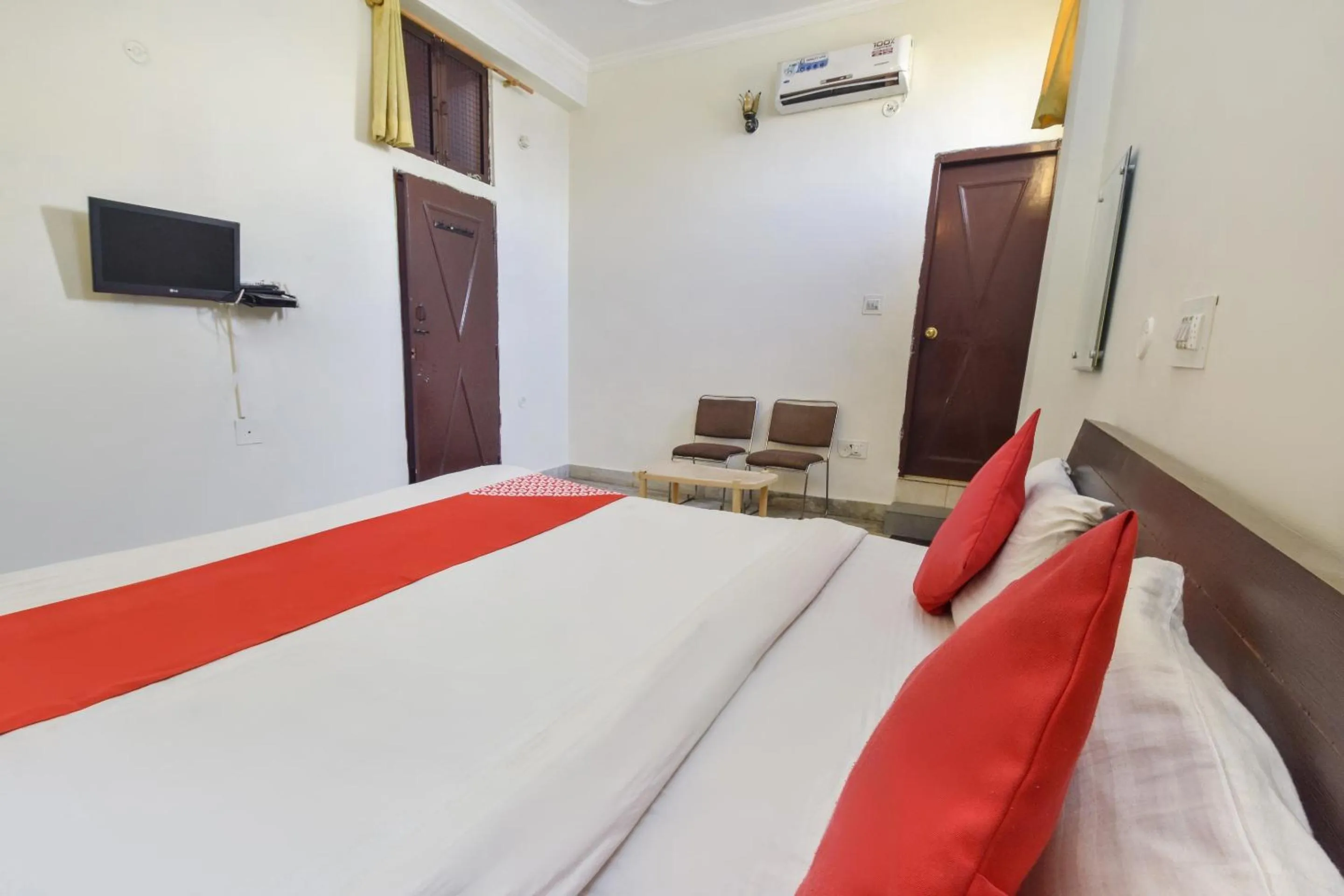 Bedroom, Bed in Hotel O Shree Laxmi Palace