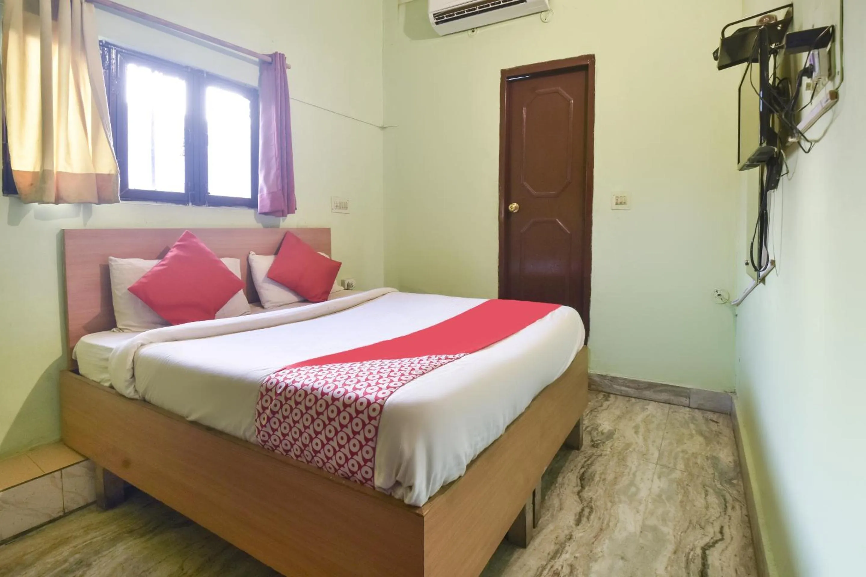 Bedroom, Bed in Hotel O Shree Laxmi Palace