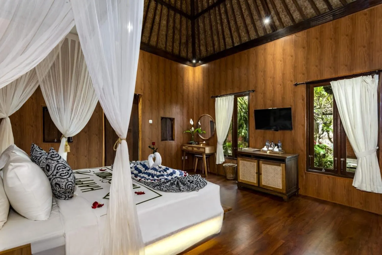 Bedroom in The Alus Cottage and Villa