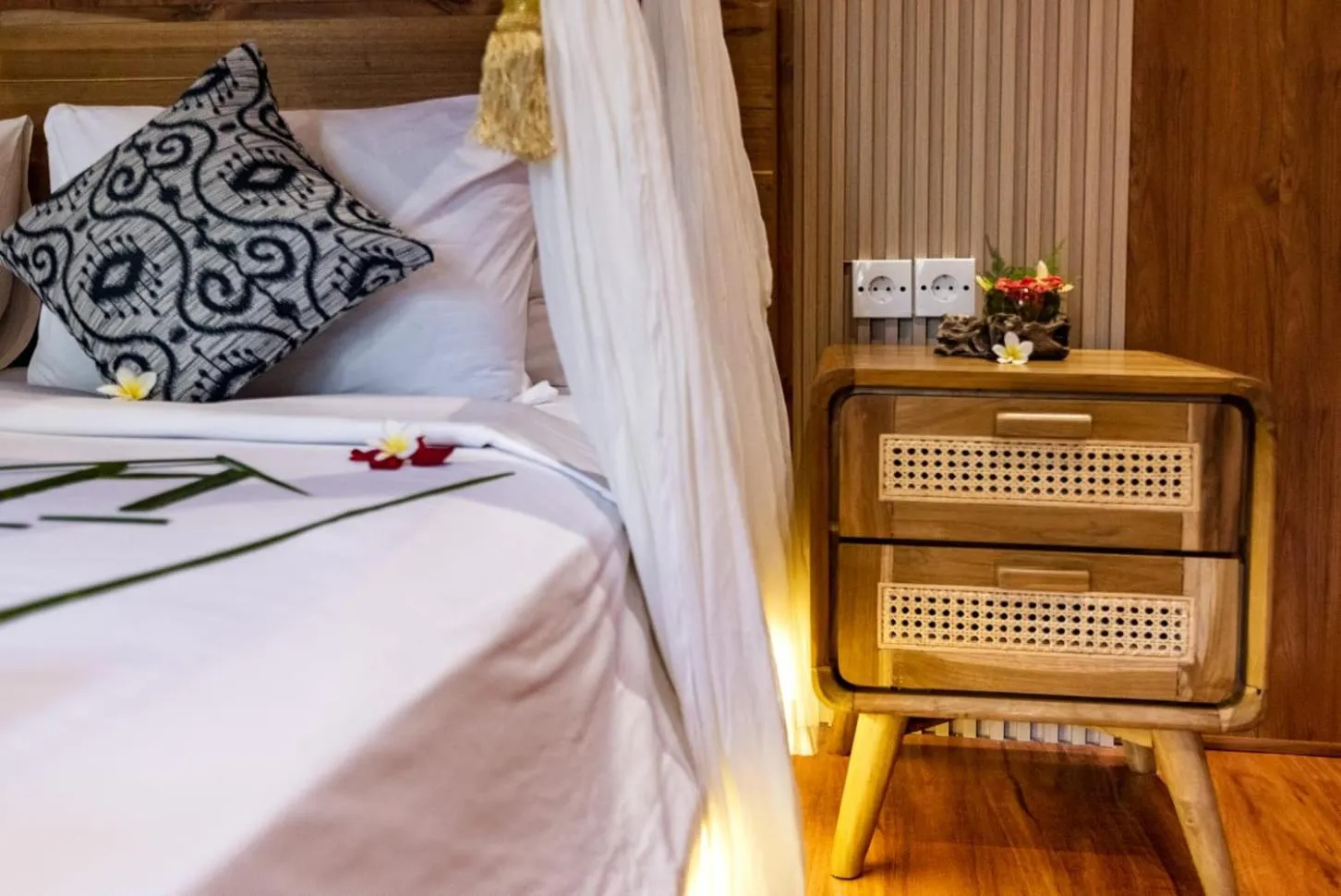 Decorative detail, Bed in The Alus Cottage and Villa