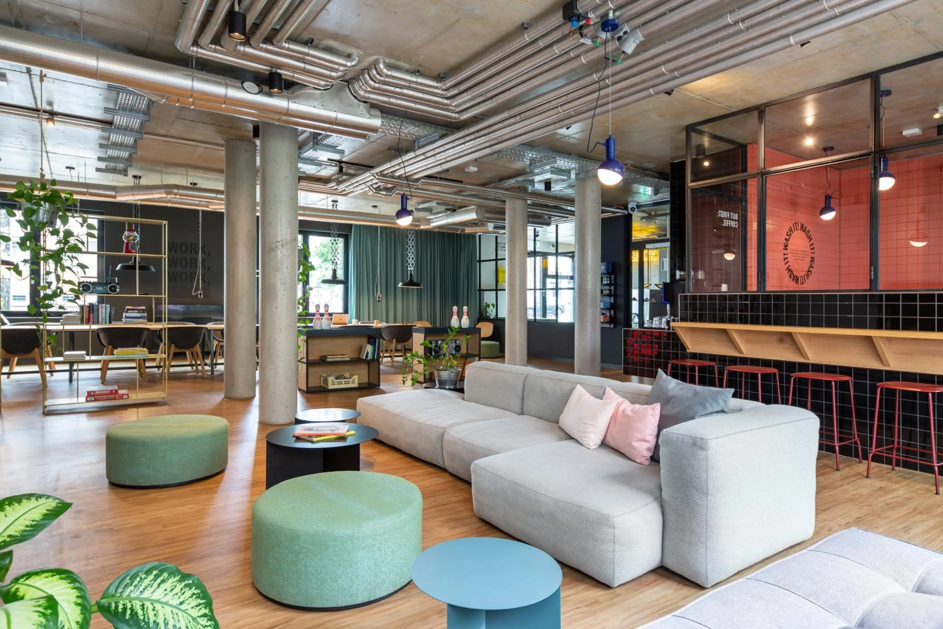 Lounge or bar in STAYERY Berlin Friedrichshain