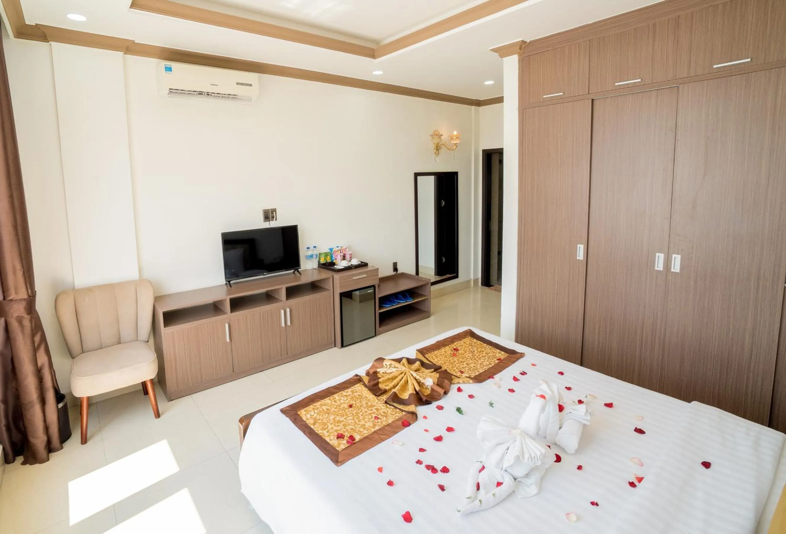 TV and multimedia, Bed in Dat Anh Hotel