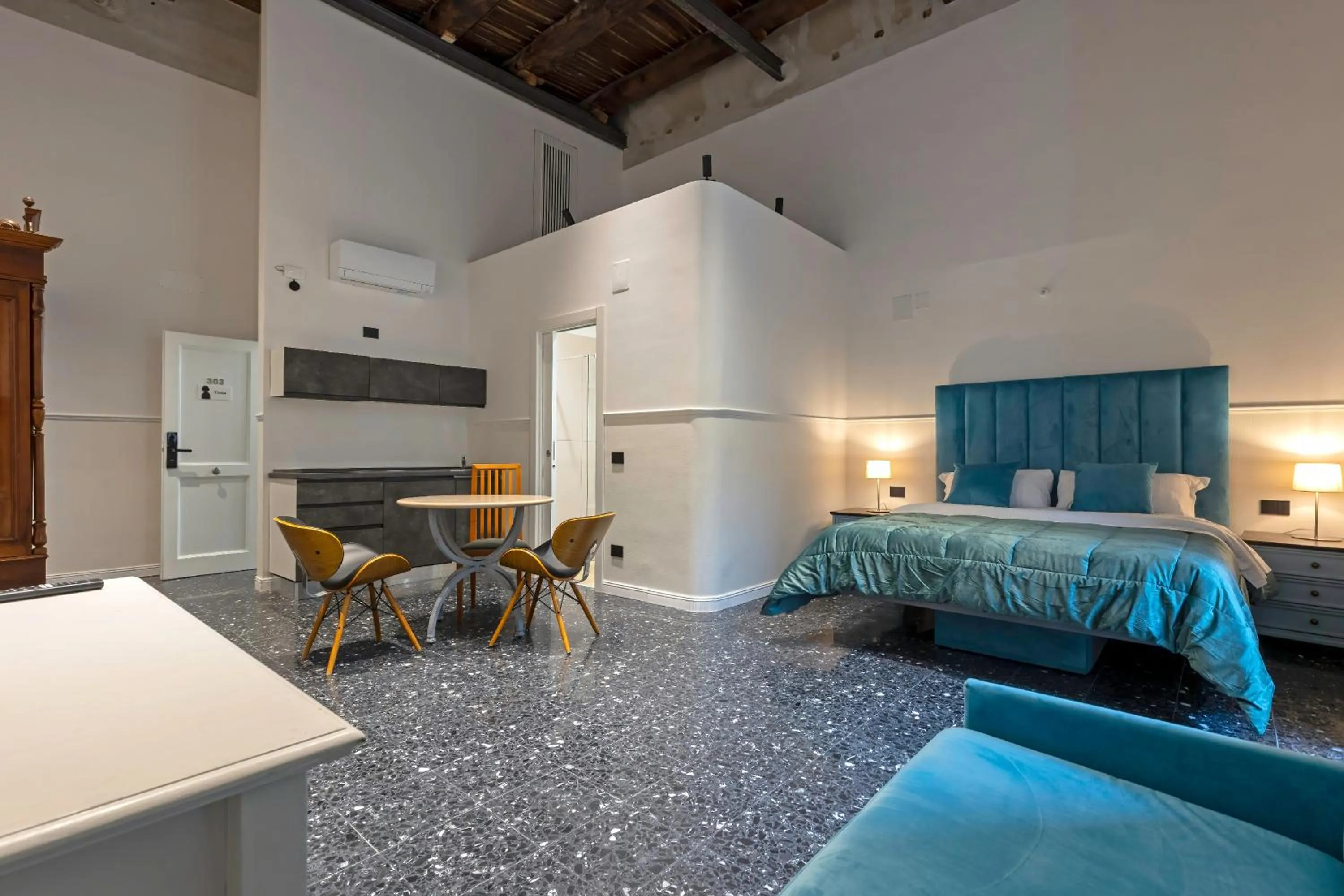 Bedroom, Bed in Il Tesoro Smart Suite & SPA