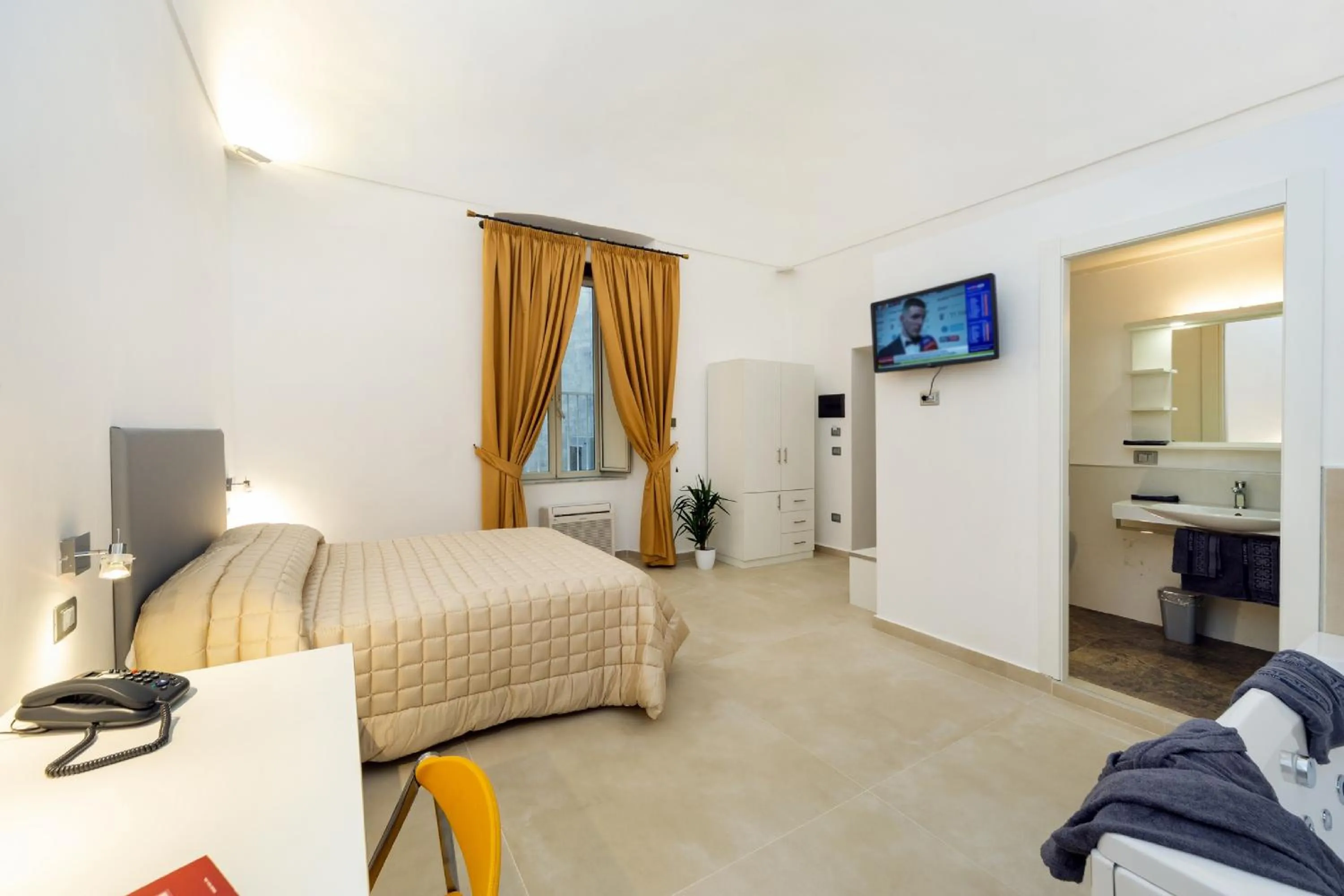 Bedroom, Bed in Il Tesoro Smart Suite & SPA