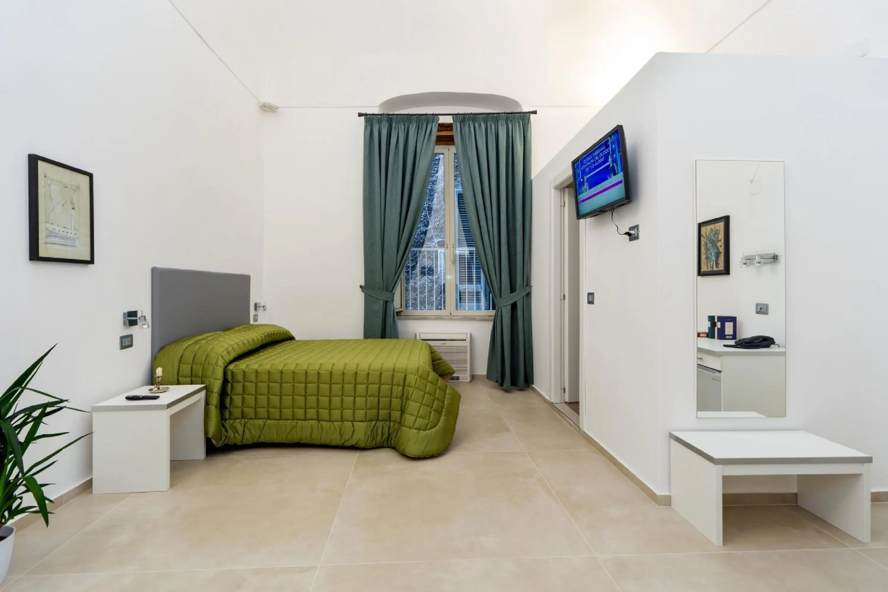 Photo of the whole room, Bed in Il Tesoro Smart Suite & SPA