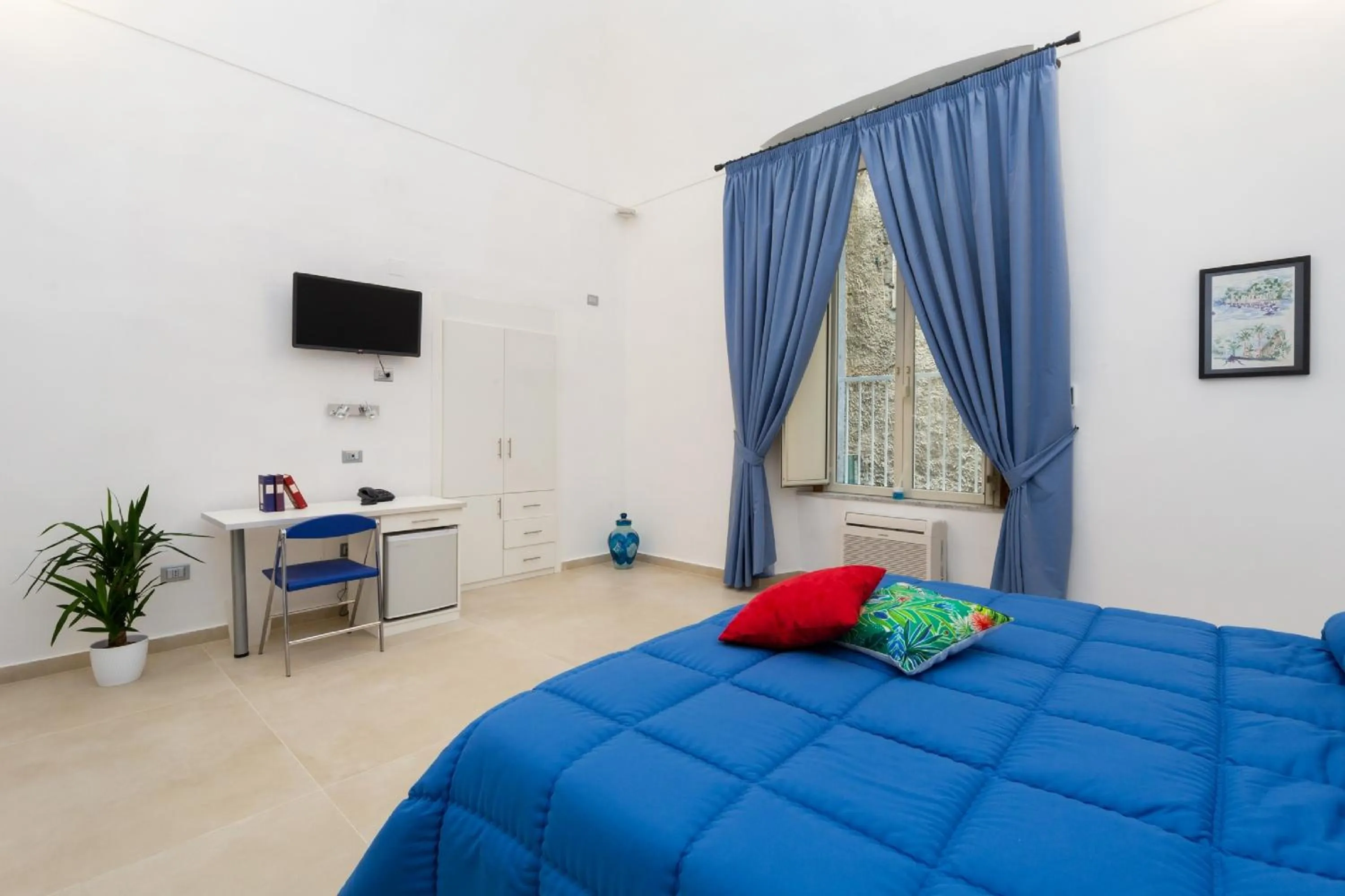 Photo of the whole room, Bed in Il Tesoro Smart Suite & SPA