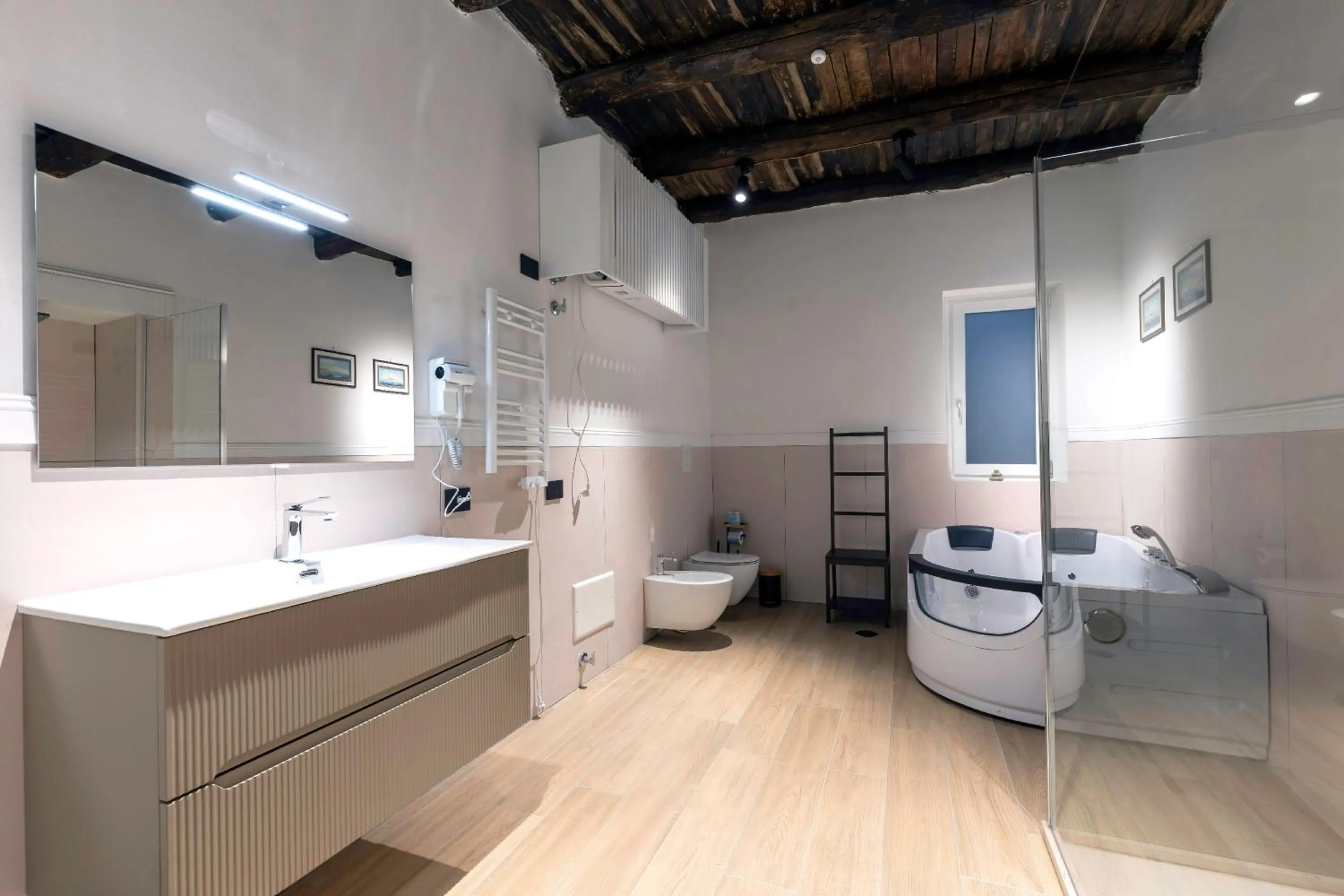 Bathroom in Il Tesoro Smart Suite & SPA