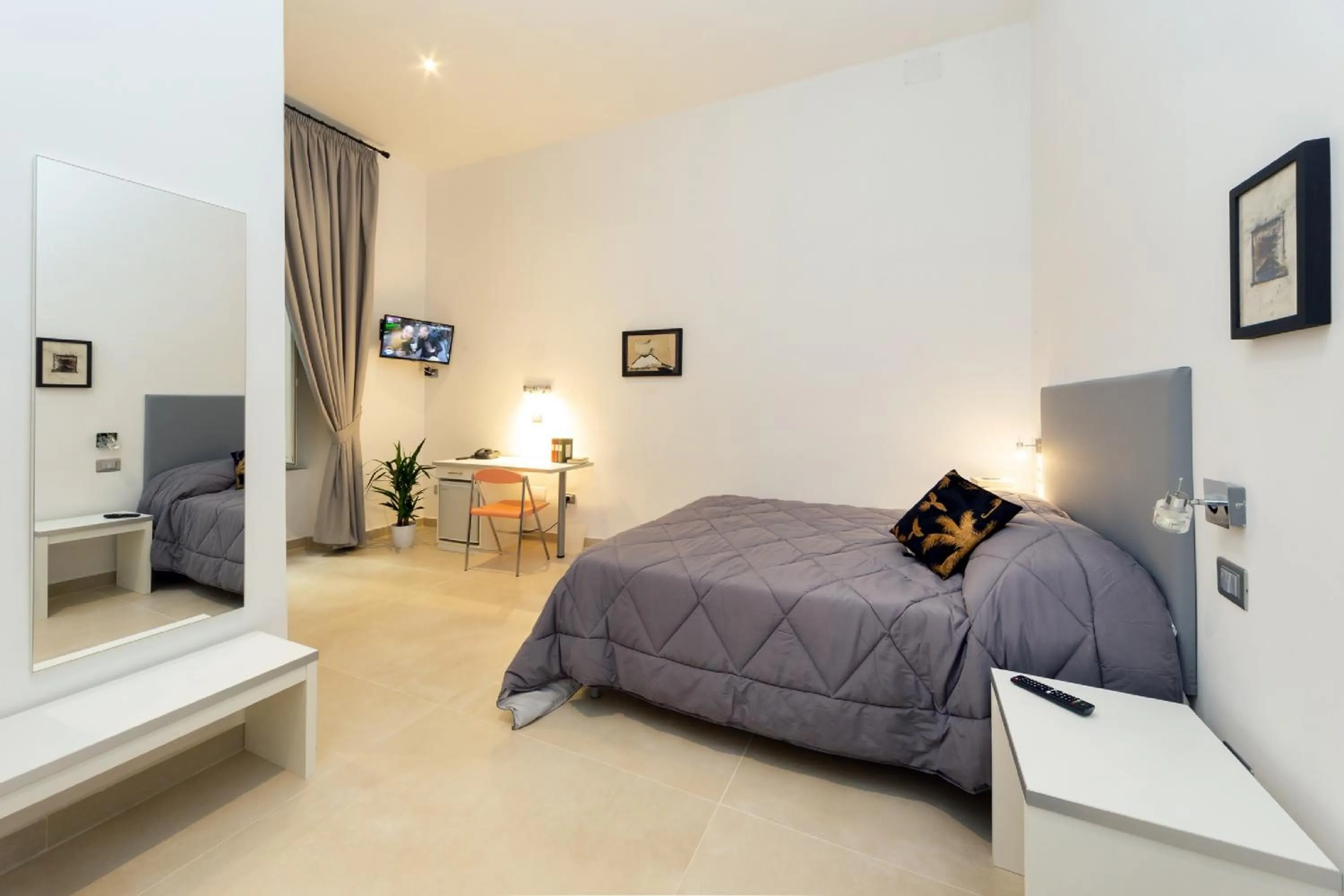 Photo of the whole room, Bed in Il Tesoro Smart Suite & SPA