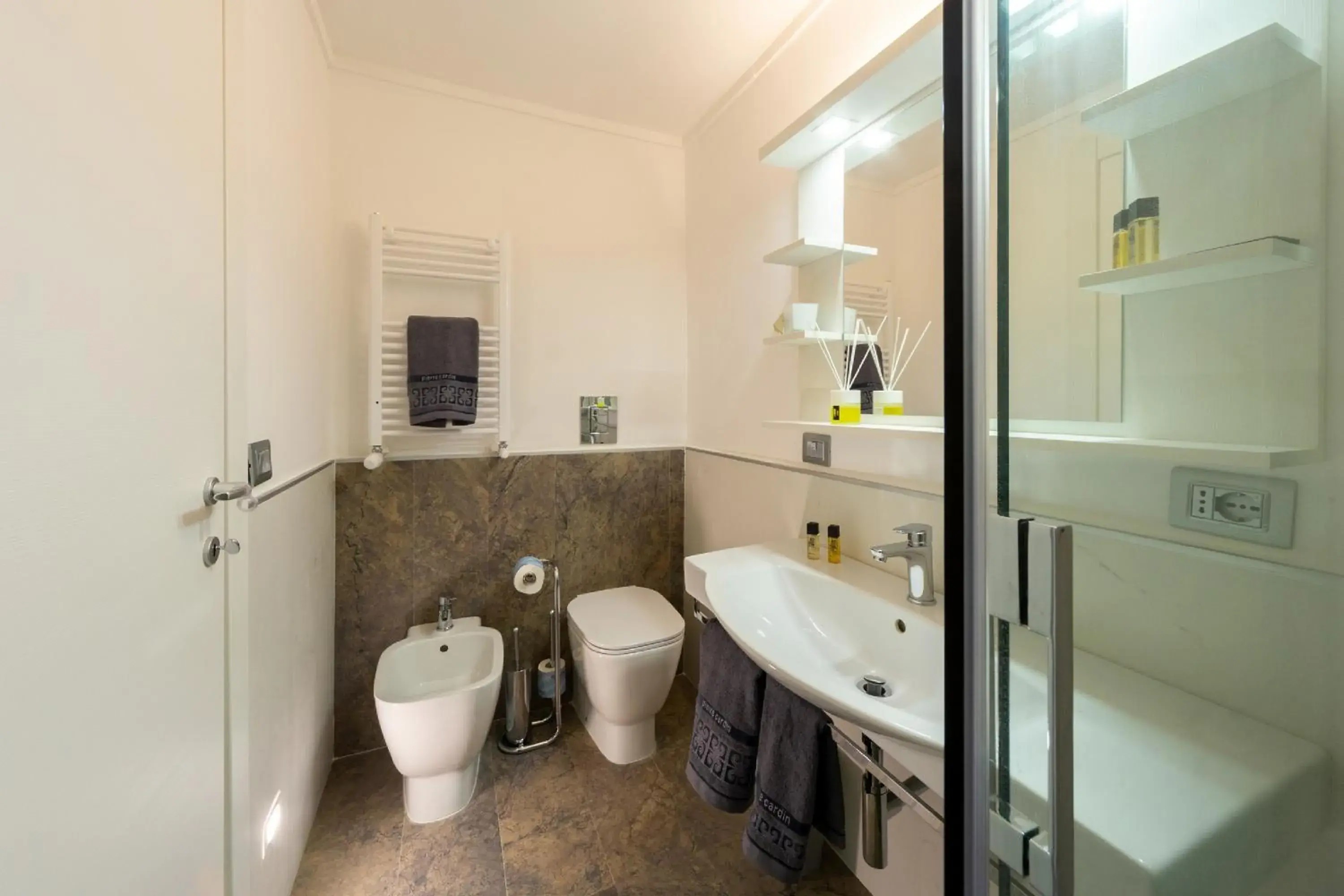 Deluxe Suite with Spa Bath in Il Tesoro Smart Suite & SPA Deluxe Suite with Spa Bath in Il Tesoro Smart Suite & SPA