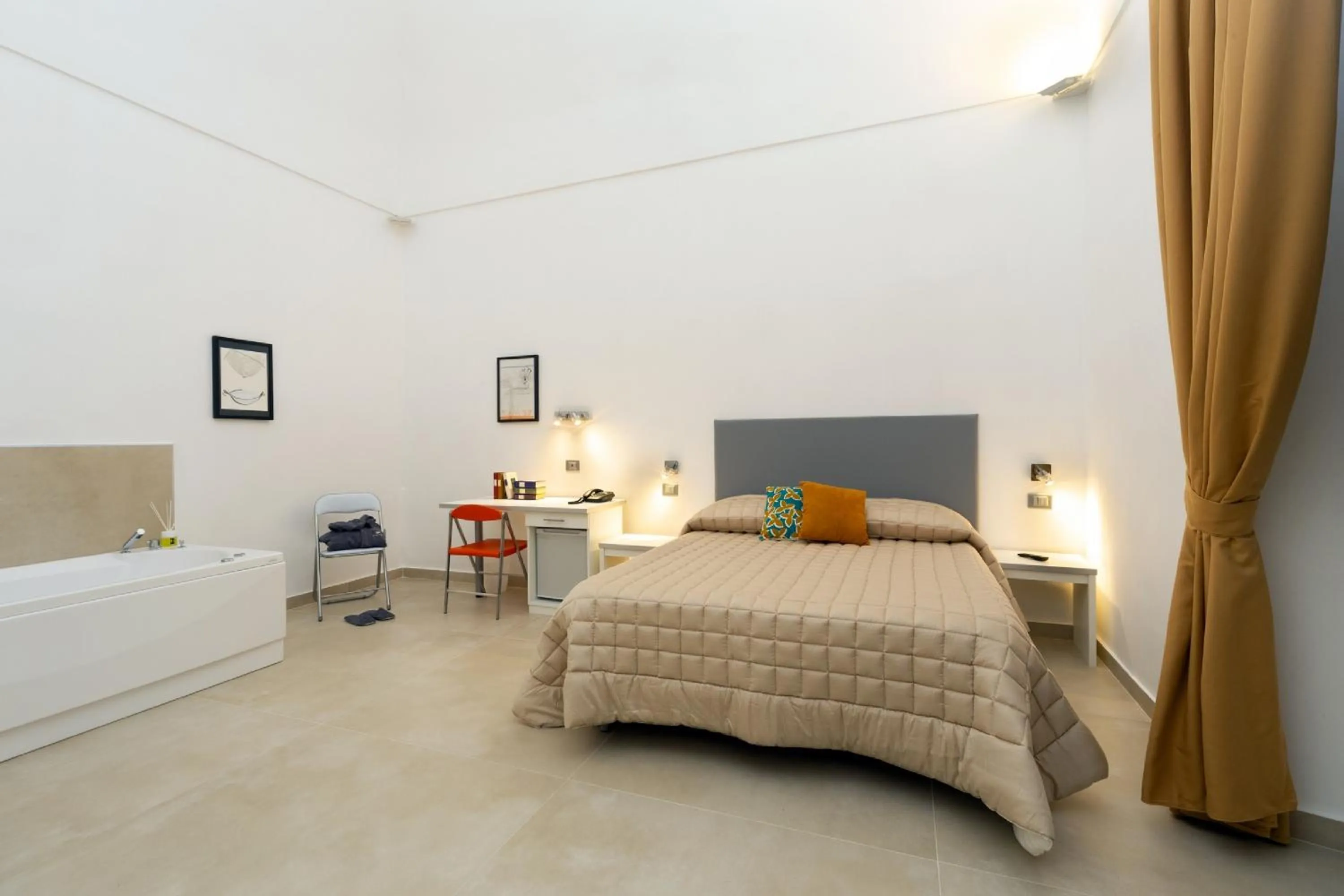 Photo of the whole room, Bed in Il Tesoro Smart Suite & SPA