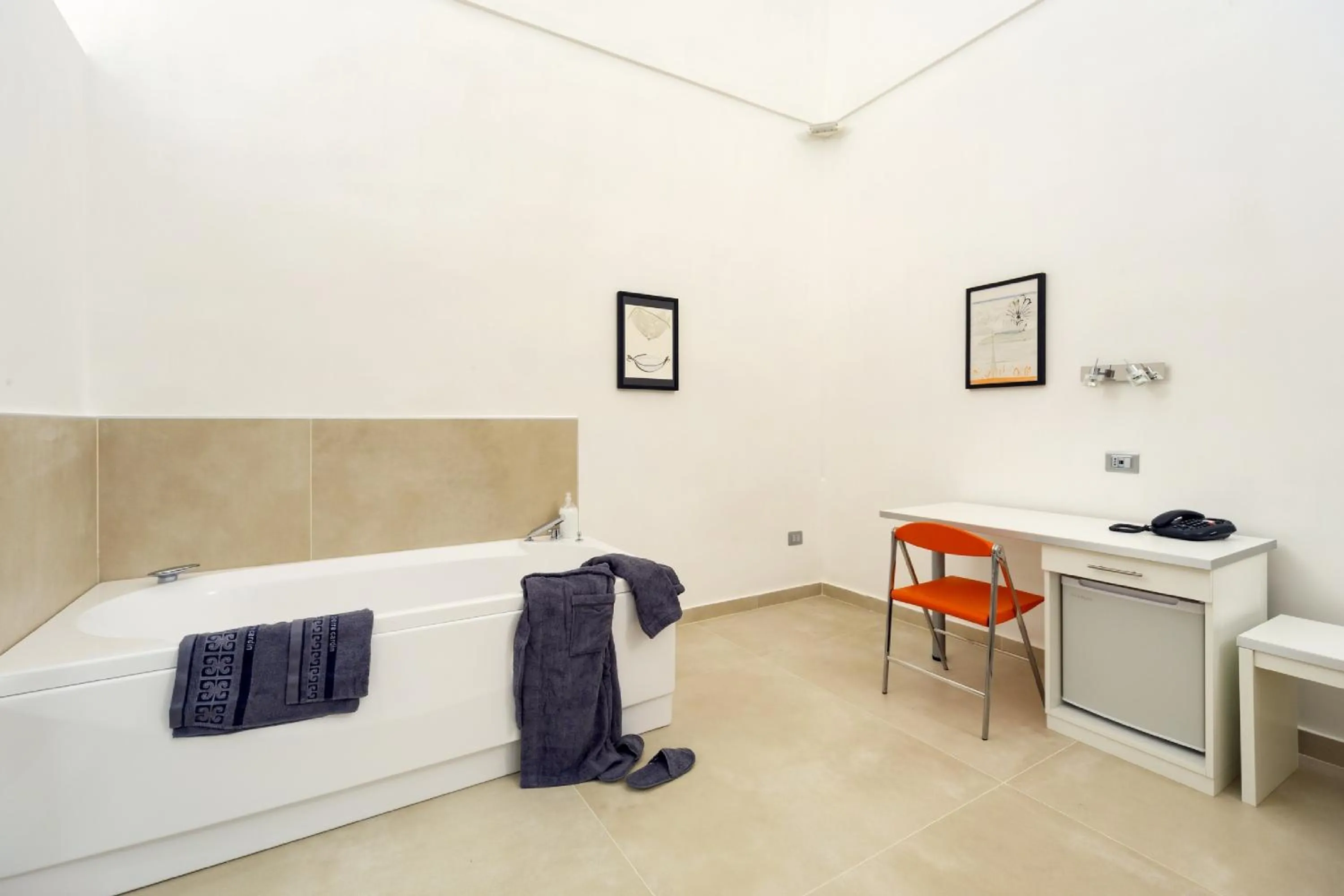 Photo of the whole room, Bed in Il Tesoro Smart Suite & SPA