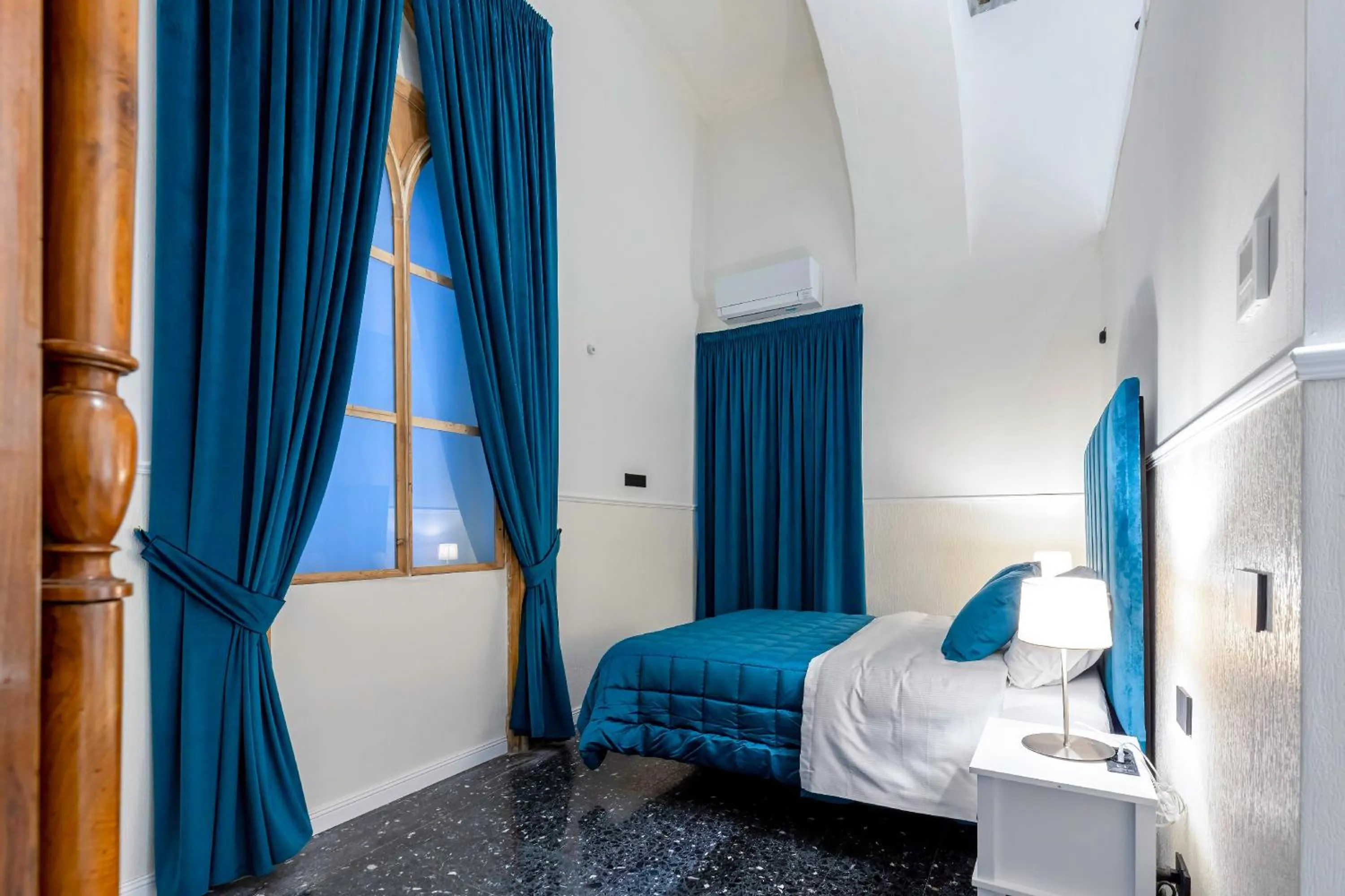 Photo of the whole room, Bed in Il Tesoro Smart Suite & SPA