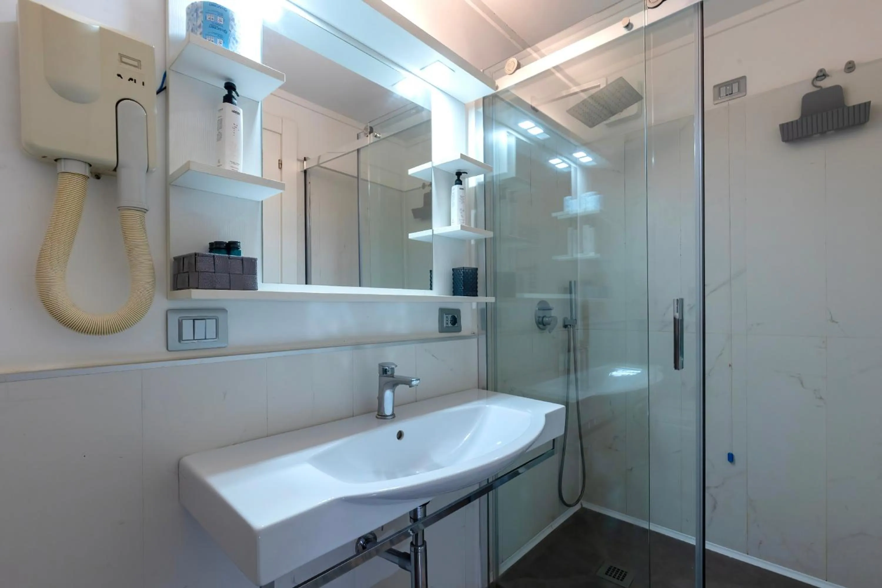 Bathroom in Il Tesoro Smart Suite & SPA