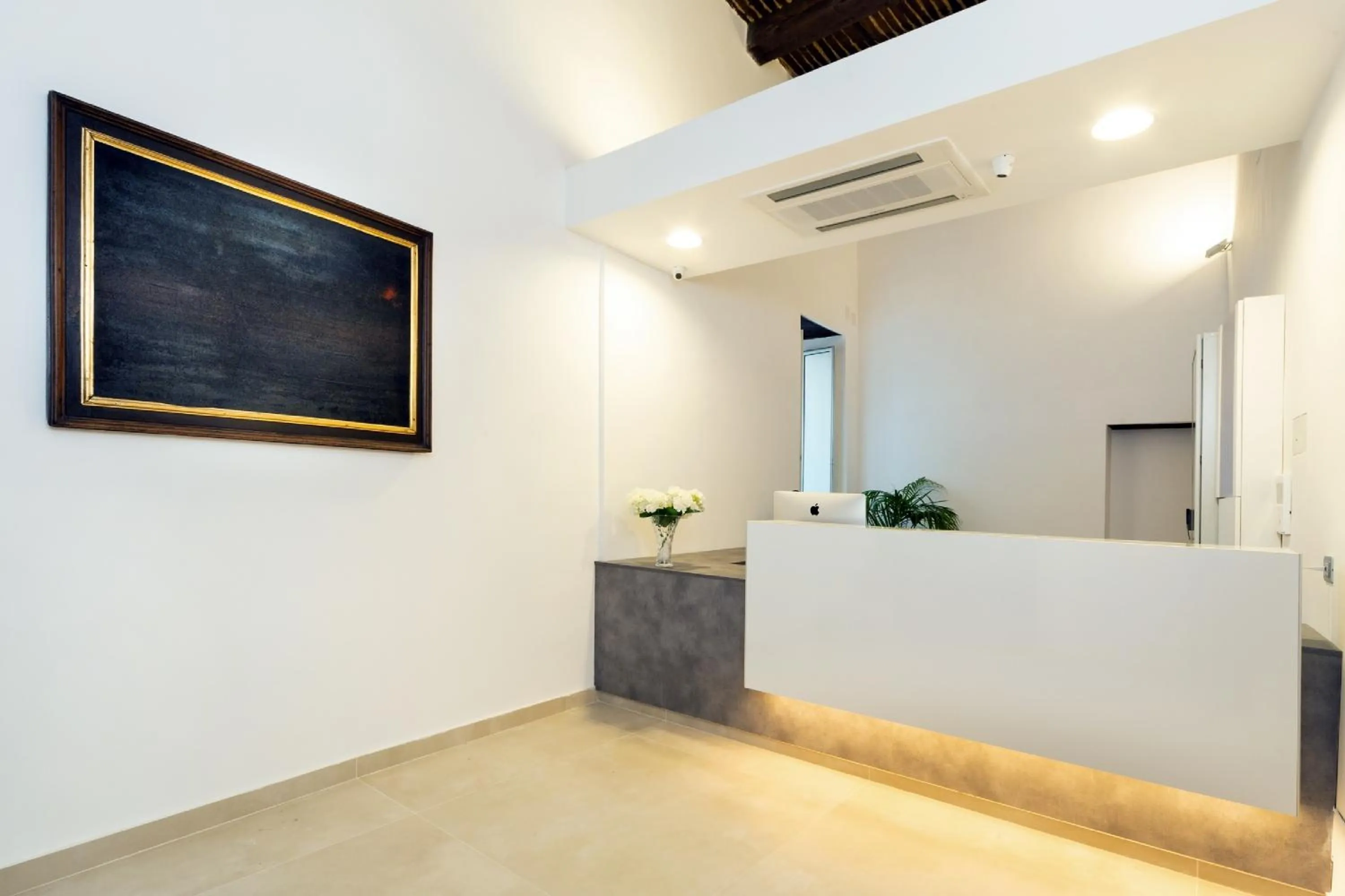 Lobby or reception in Il Tesoro Smart Suite & SPA