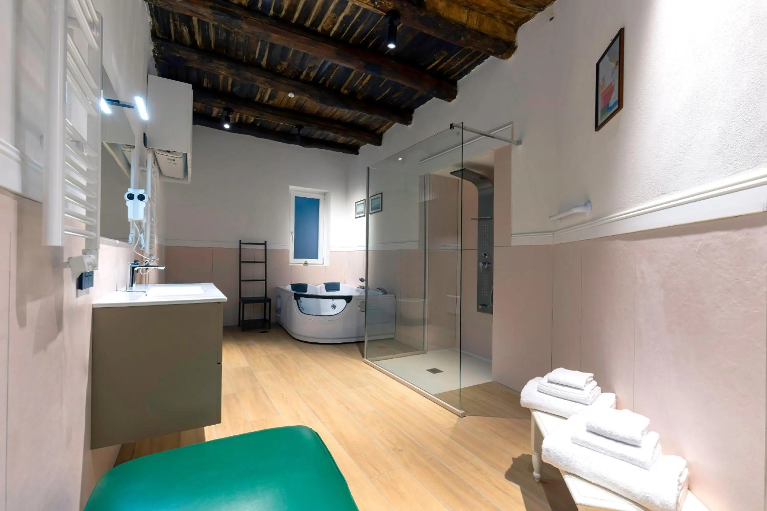 Bathroom in Il Tesoro Smart Suite & SPA