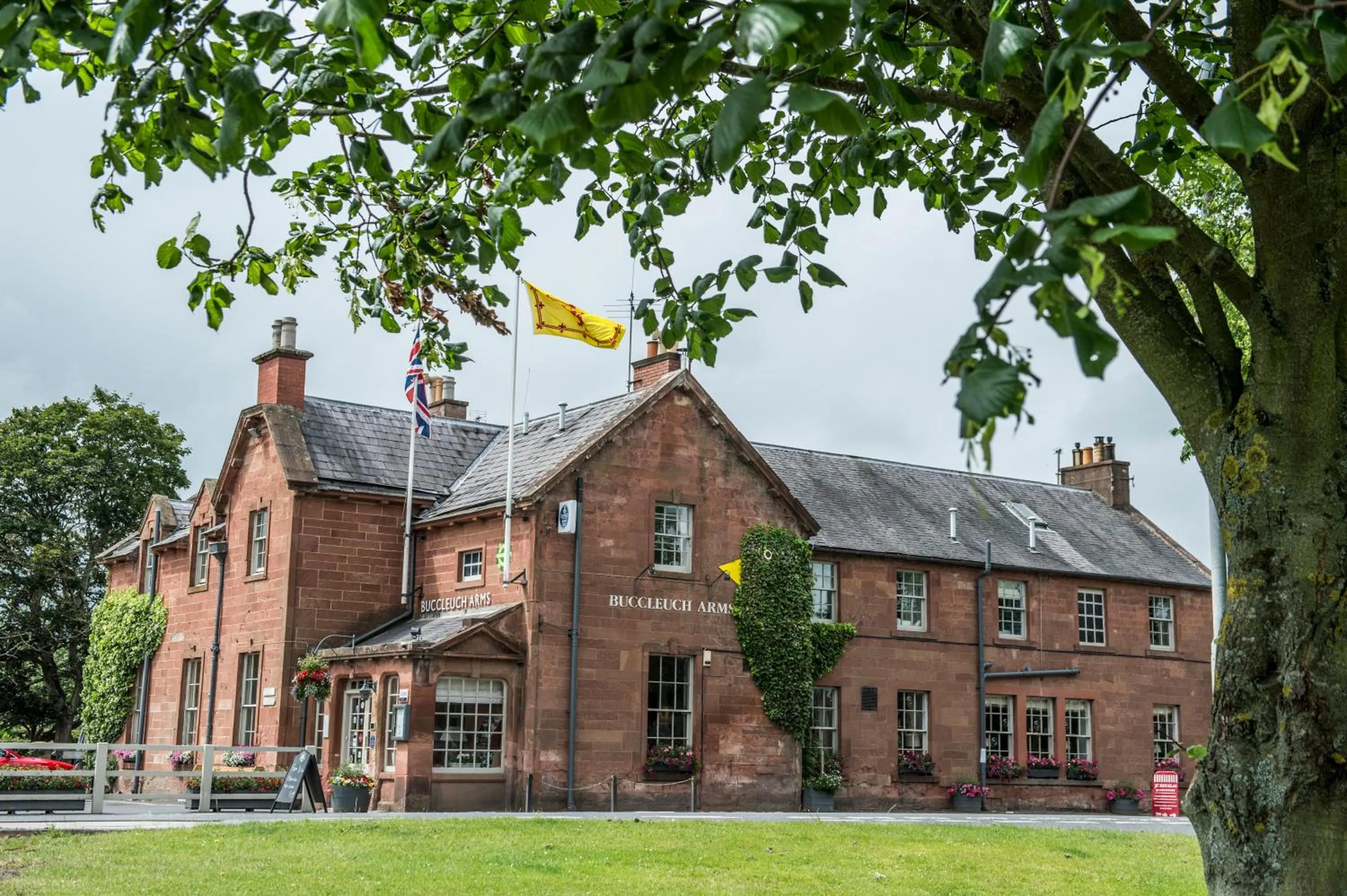Facade/entrance in Buccleuch Arms