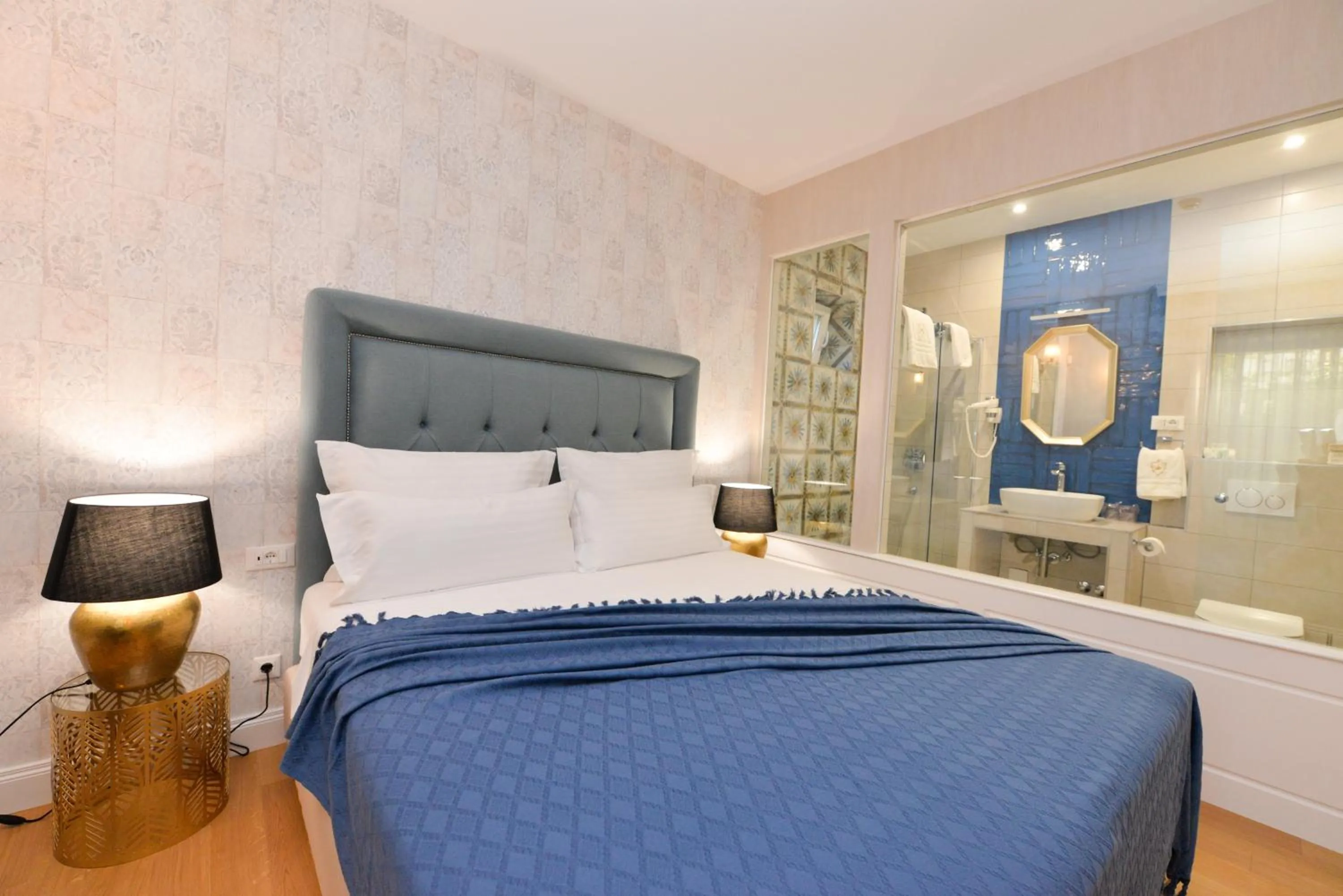 Photo of the whole room, Bed in The Duke luxury rooms