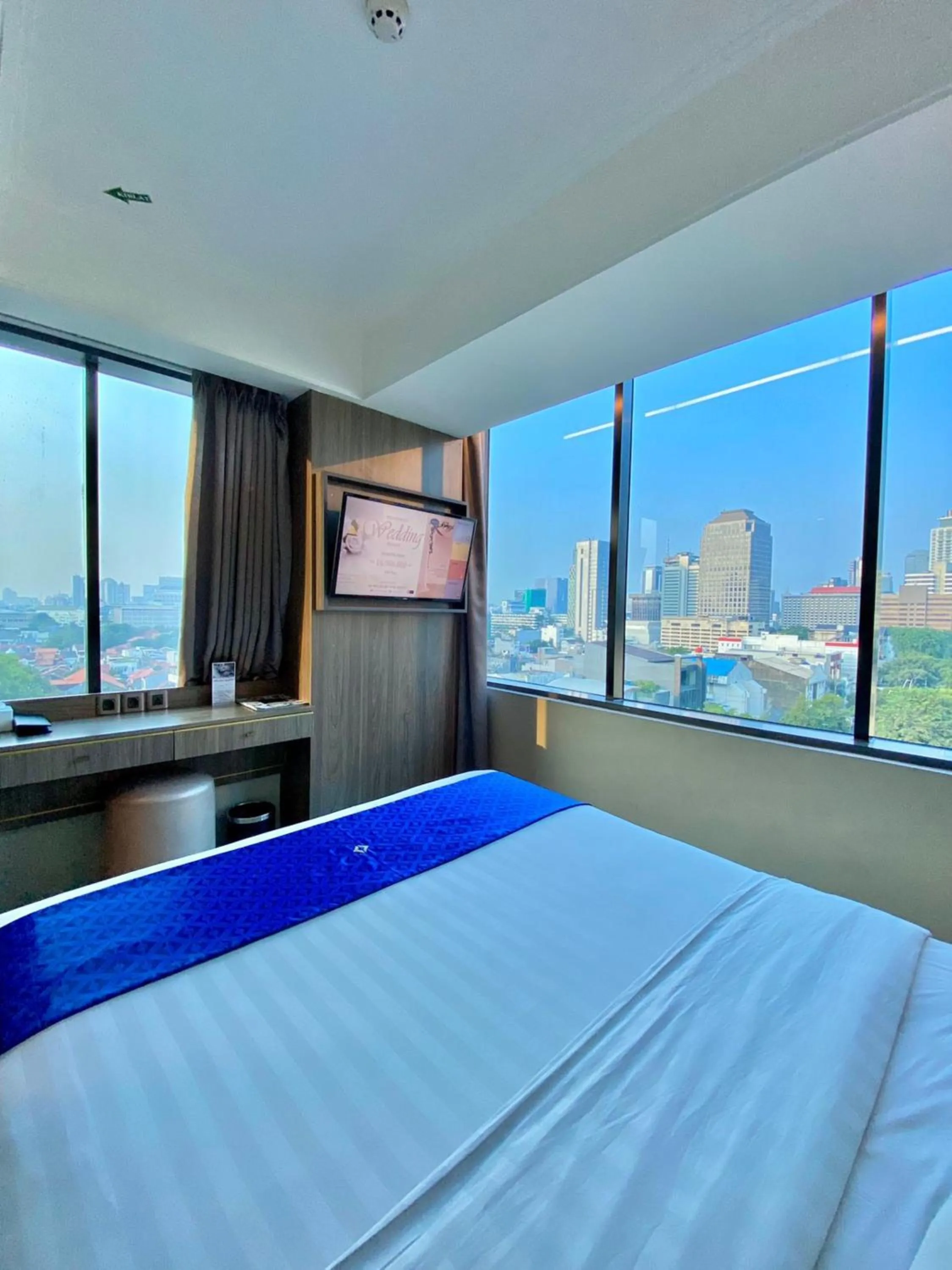 View (from property/room), Bed in Arthama Hotel Wahid Hasyim Jakarta