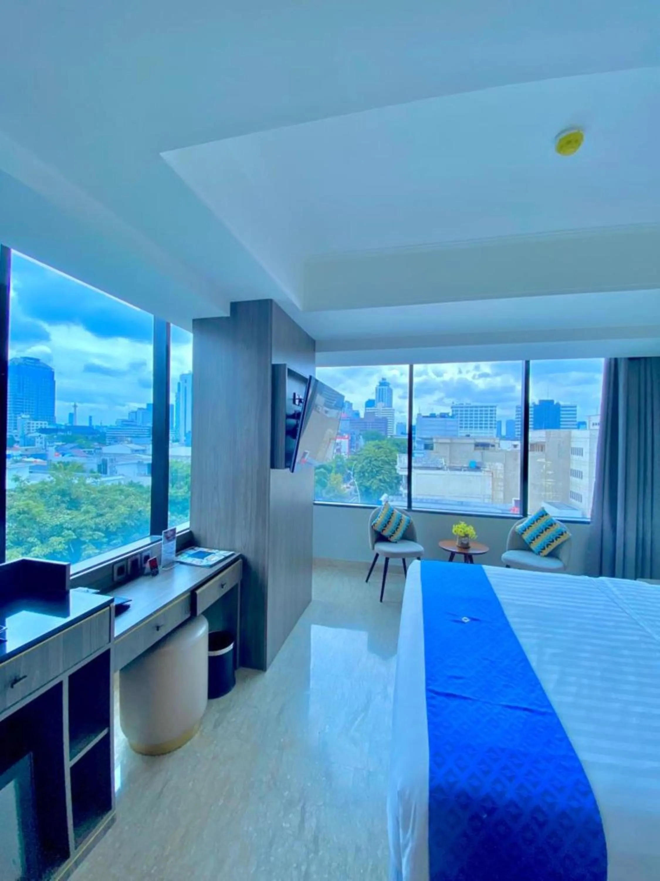 View (from property/room), Bed in Arthama Hotel Wahid Hasyim Jakarta