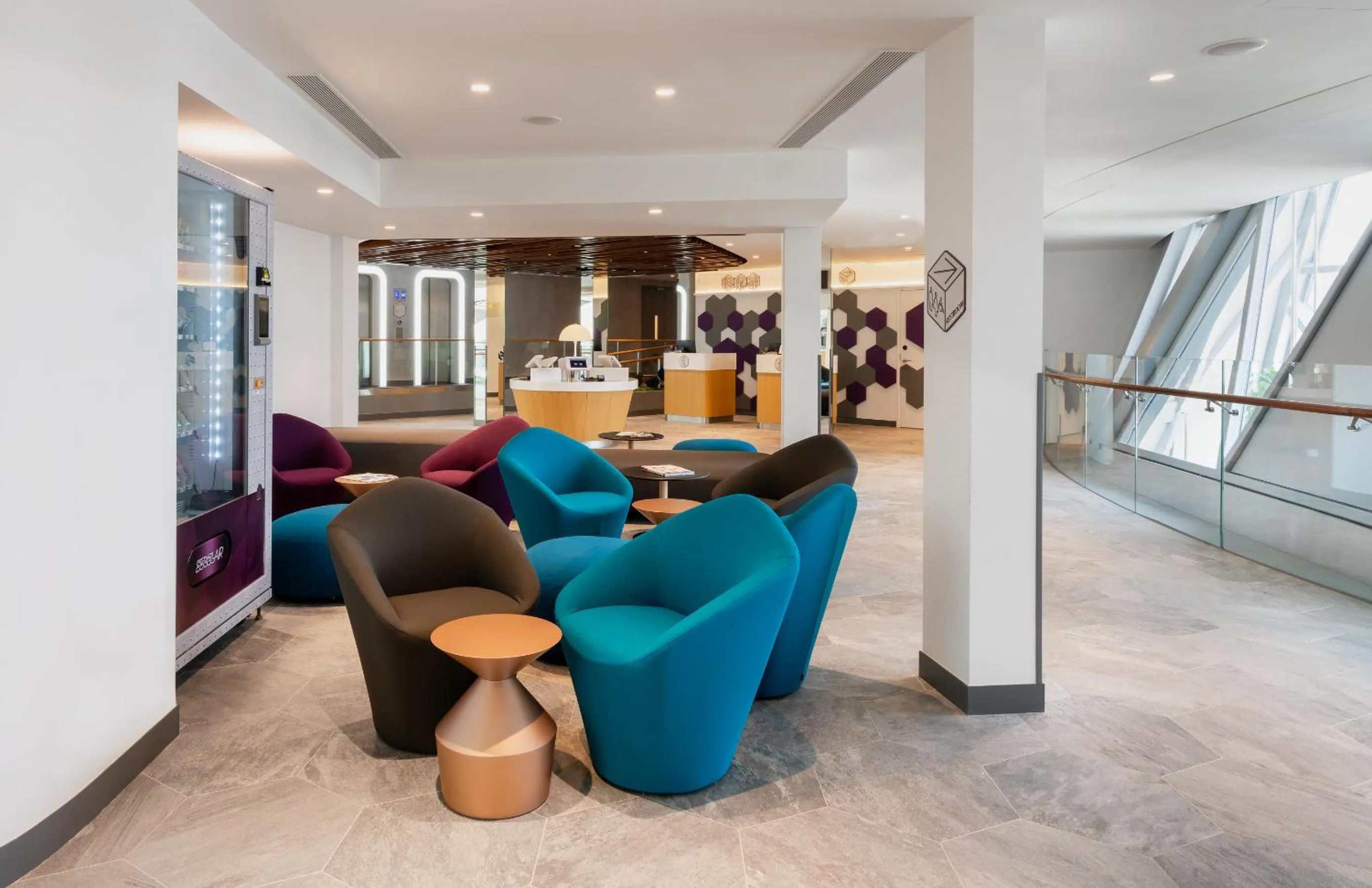 Lounge or bar in YOTELAIR Singapore Changi Airport Landside