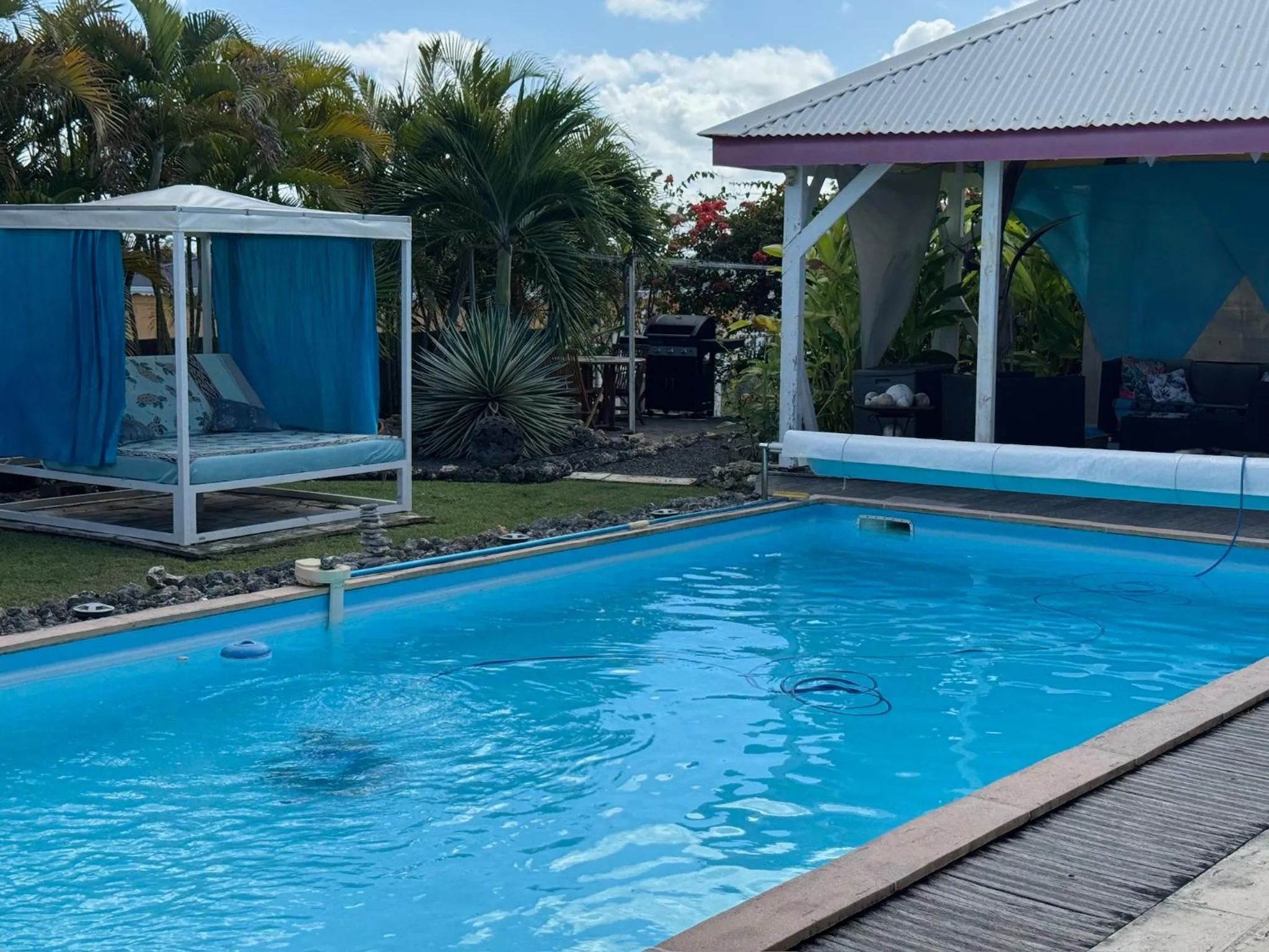 Swimming pool in Au Bel'vue chez Sandrine "Gite & Chambre d'hôtes"